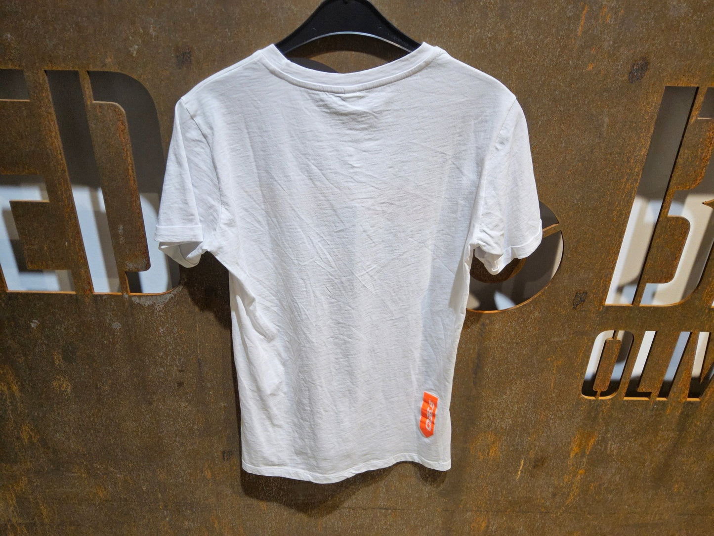 Trikot Herren von Q36.5, Q36.5 T - SHIRT LOGO / WHITE ORANGE in variant_title vor USEDBIKES - OB.DE Hintergrund