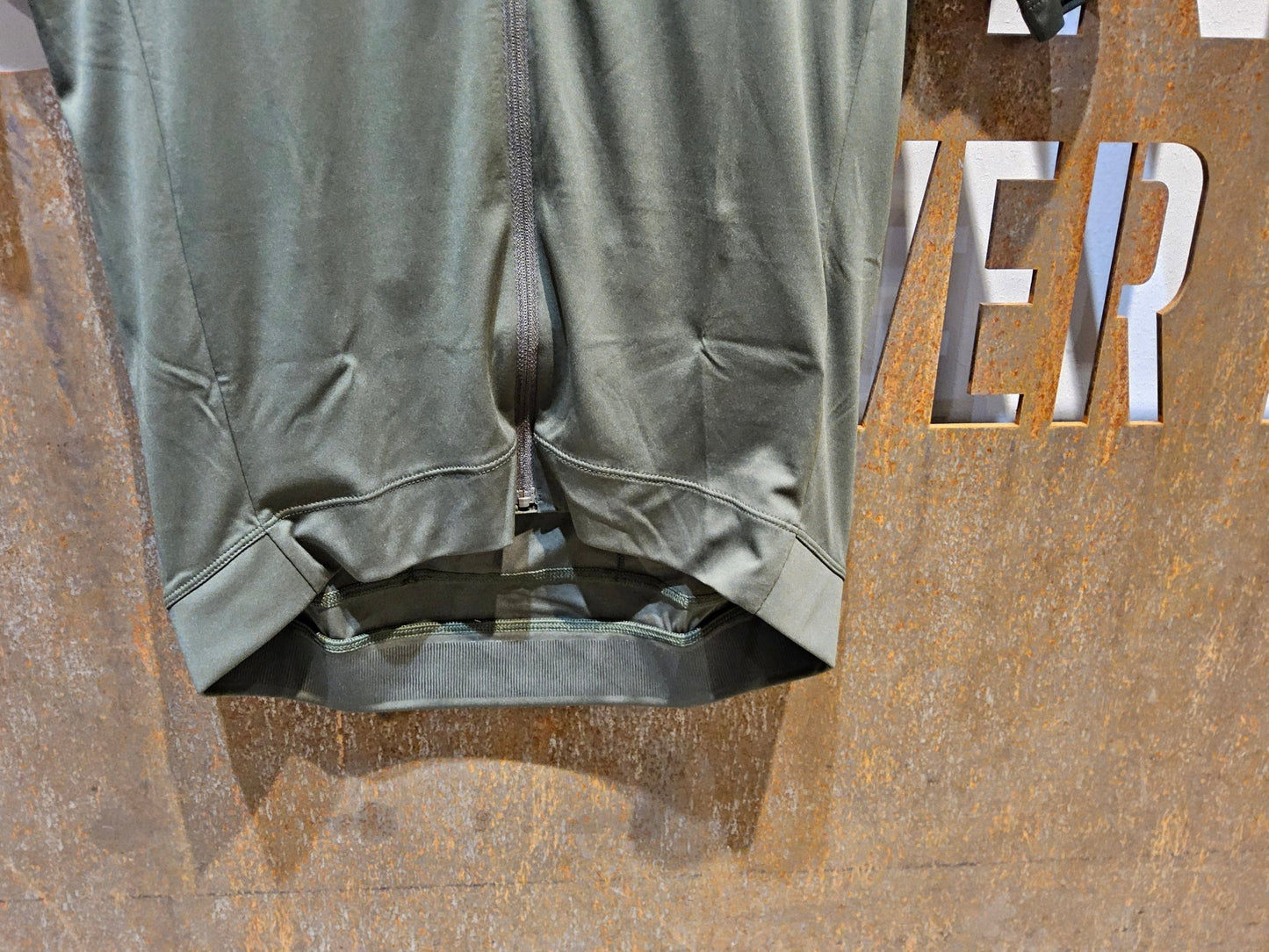 Trikot Herren von Rapha, RAPHA CORE RADTRIKOT / OLIVE GREEN / HERREN / M vor USEDBIKES - OB.DE Hintergrund