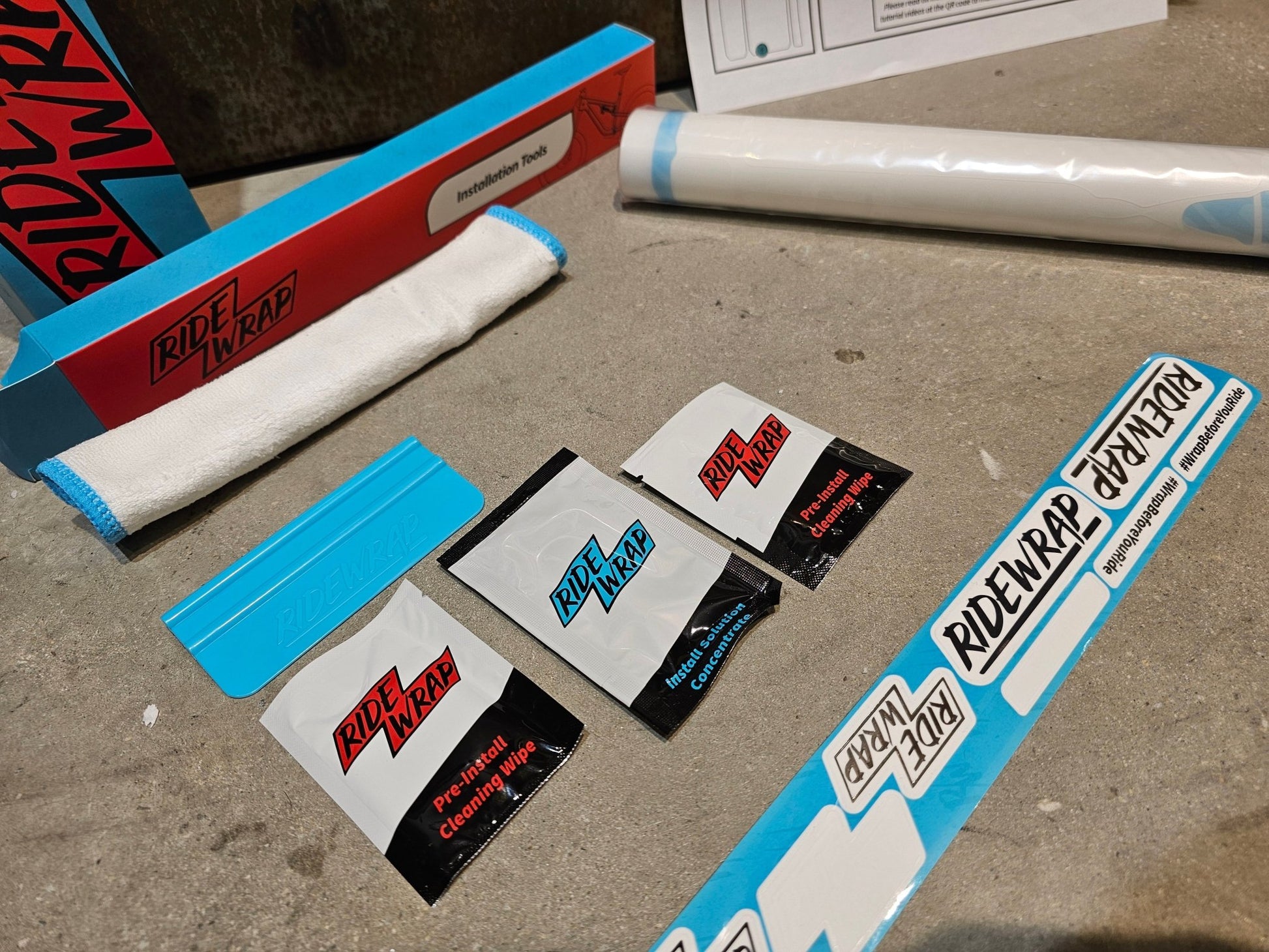 Zubehör von Ride Wrap, RIDE WRAP COVERED+ MATTE SUPERCALIBER 2021 GRÖßE M in variant_title vor USEDBIKES - OB.DE Hintergrund