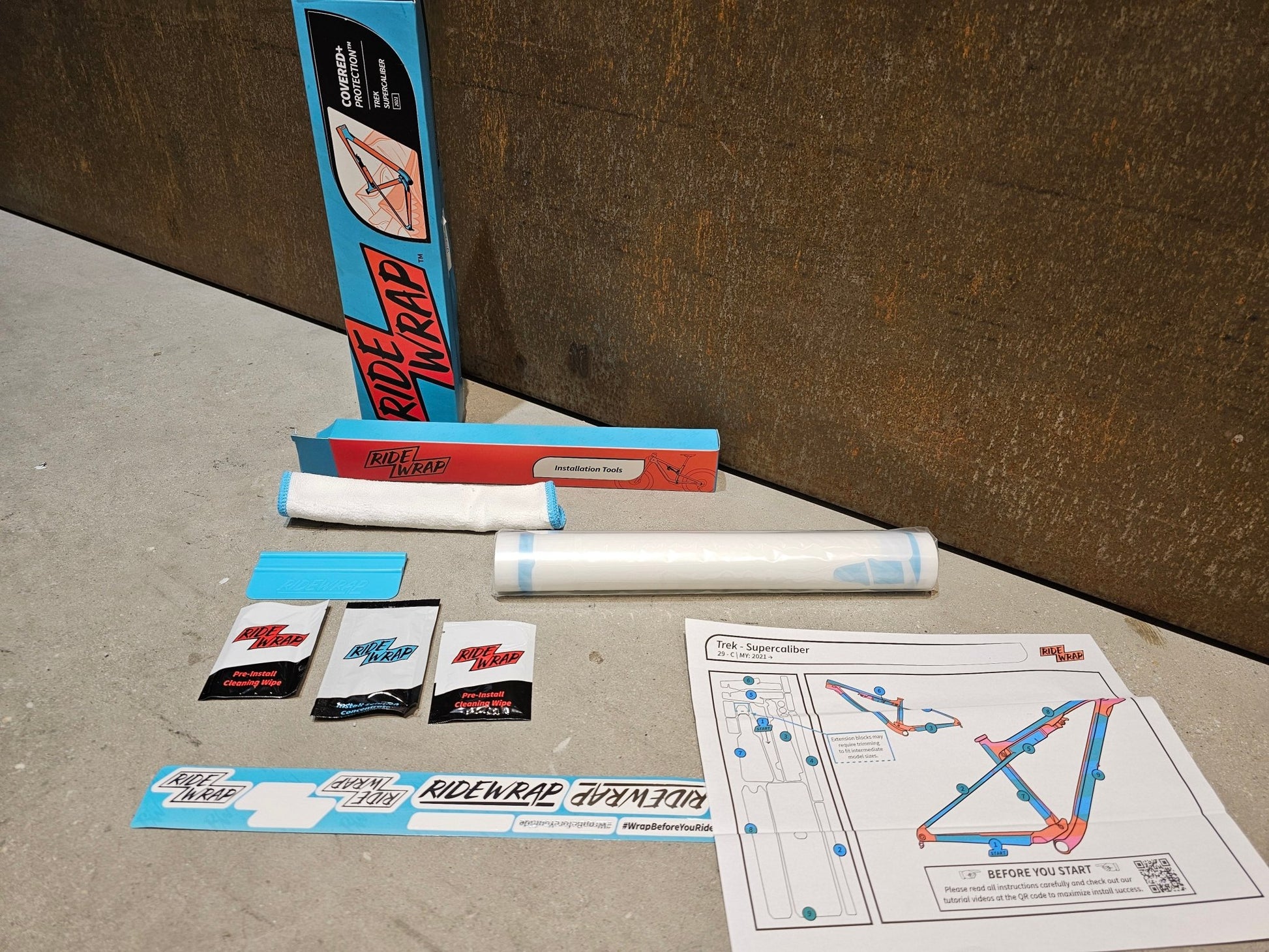 Zubehör von Ride Wrap, RIDE WRAP COVERED+ MATTE SUPERCALIBER 2021 GRÖßE M in variant_title vor USEDBIKES - OB.DE Hintergrund