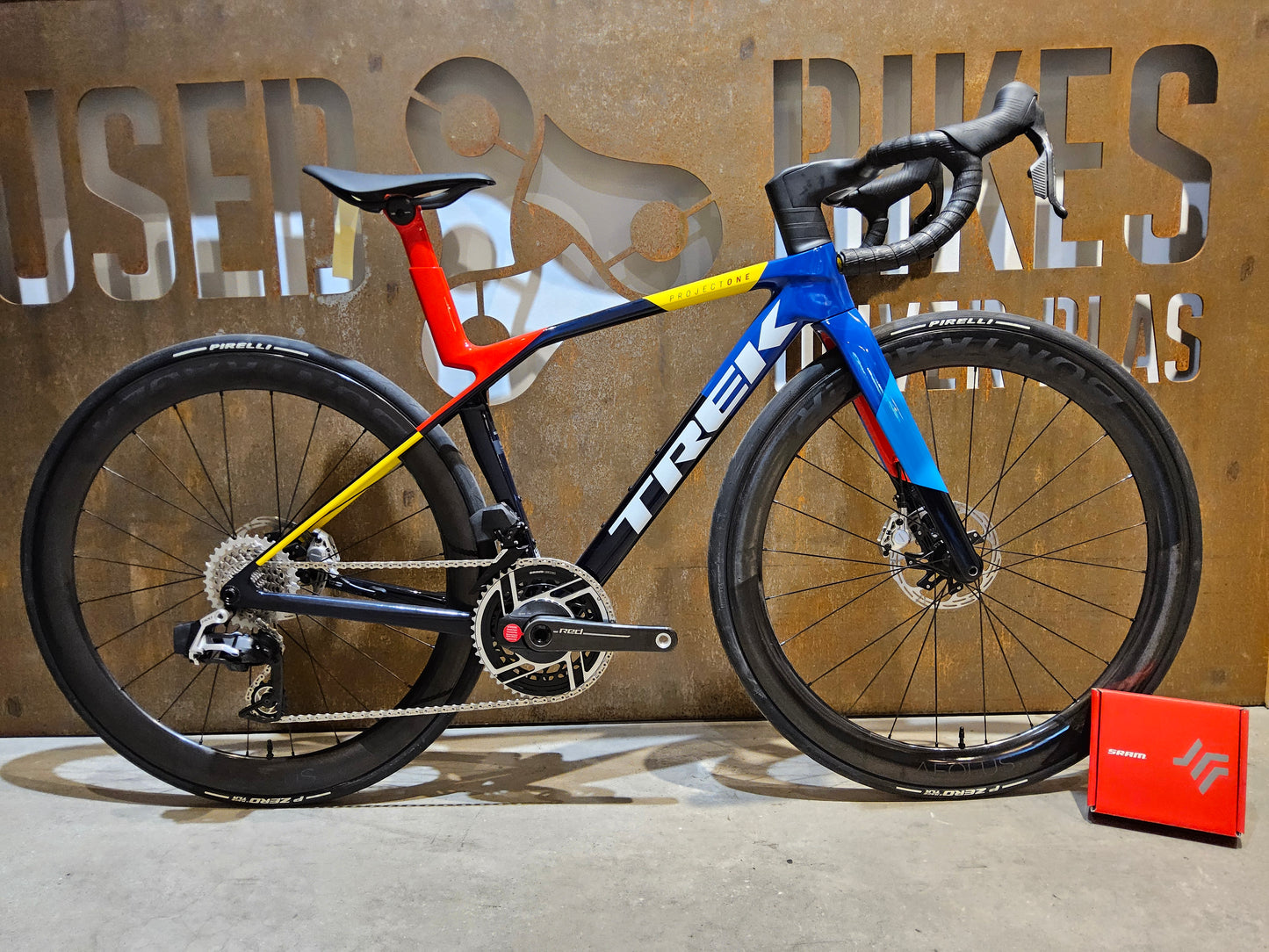 TREK MADONE SLR 9 AXS GEN 8 / TEAM REPLICA / XS
