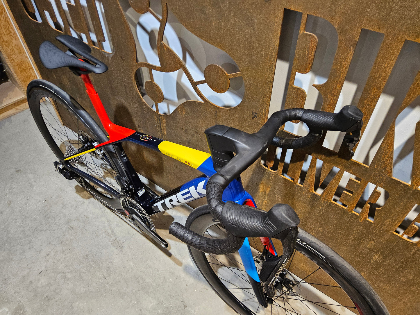 TREK MADONE SLR 9 AXS GEN 8 / TEAM REPLICA / XS