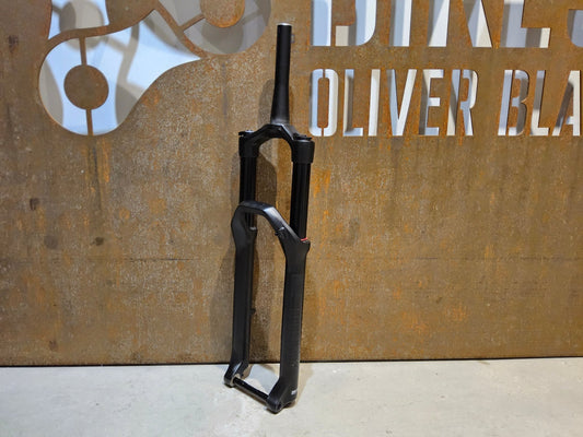 Federgabel von Rock Shox, ROCKSHOX 35 GOLD RL / 29" / 35MM / 150MM / BOOST / SCHWARZ MATT vor USEDBIKES - OB.DE Hintergrund