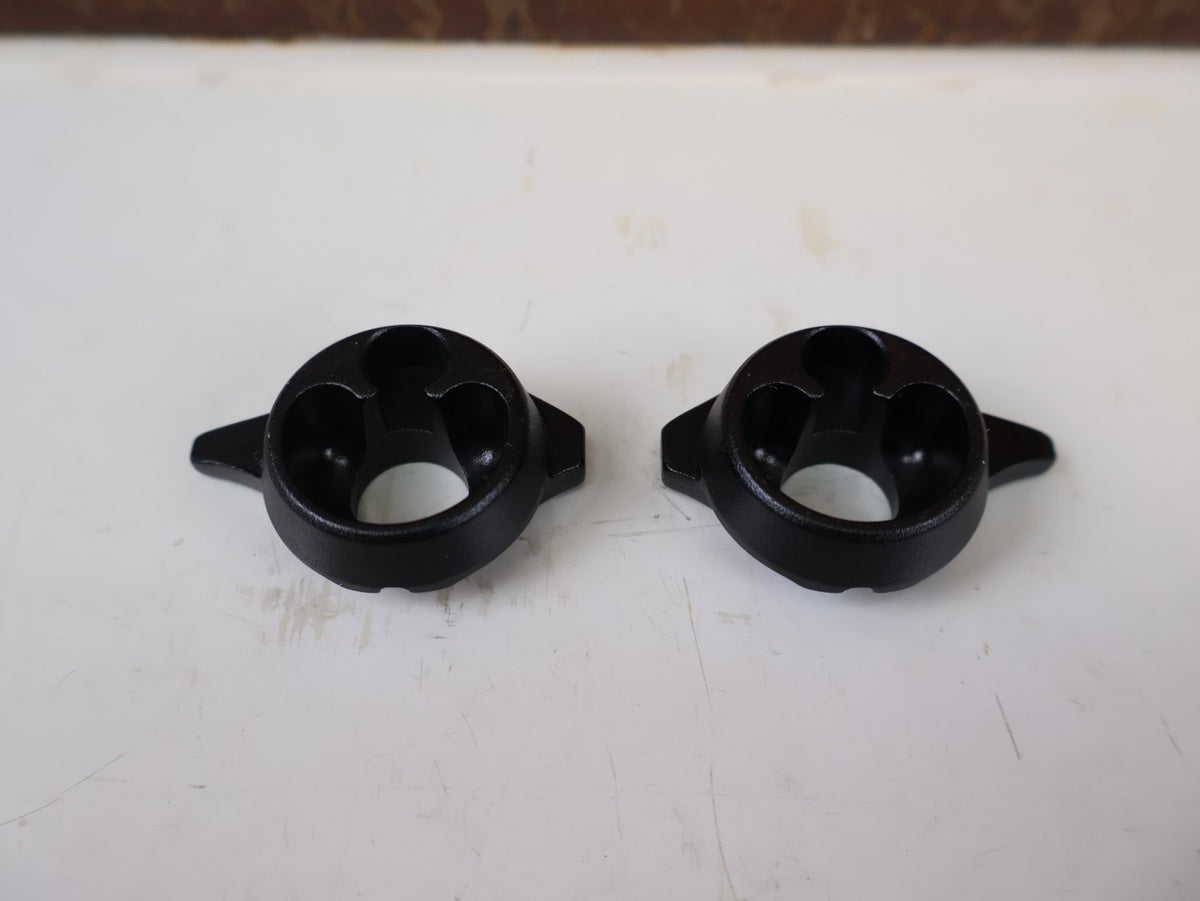 Sattelstütze von Rock Shox, RockShox Reverb AXS Sattelklemmkit 10mm Oval Carbon vor USEDBIKES-OB.DE Hintergrund