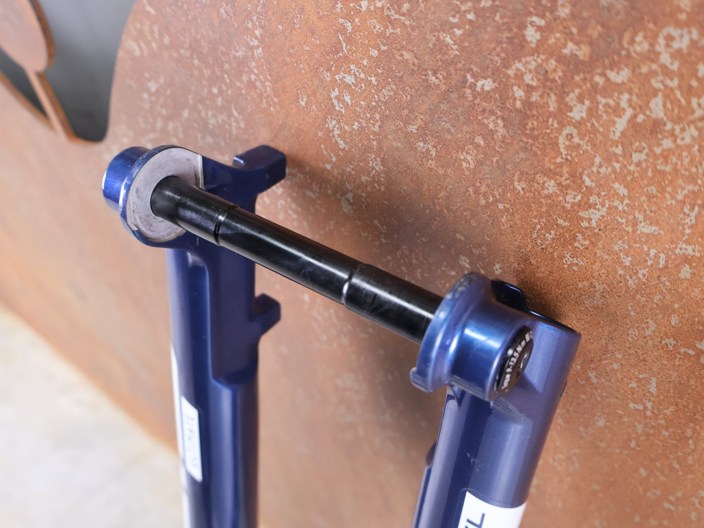 Federgabel von Rock Shox, ROCKSHOX SID SL ULTIMATE / 29" – 100 MM – CHARGER RACE DAY 2 – BLUE CRUSH – BOOST vor USEDBIKES - OB.DE Hintergrund