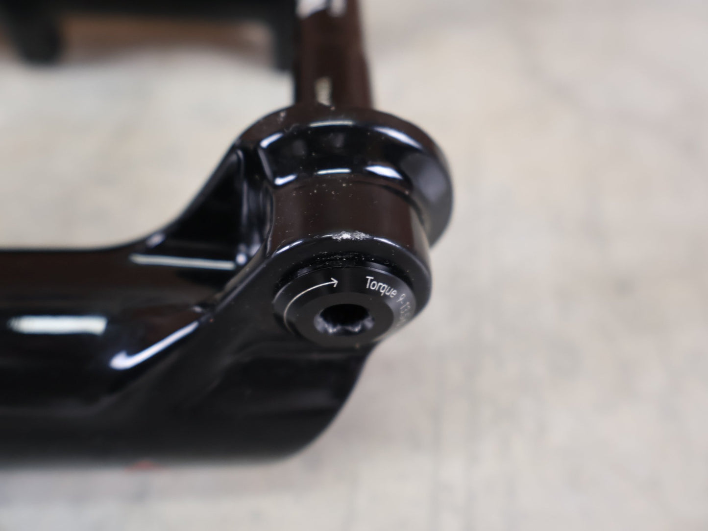 Federgabel von Rock Shox, ROCKSHOX – SID SL ULTIMATE 2P / 29 / 110 MM / BOOST 15×110 / SID GLOSS BLACK / RACE DAY 2 vor USEDBIKES - OB.DE Hintergrund