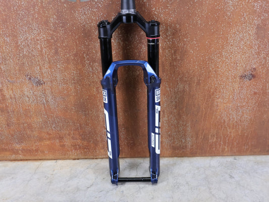 Federgabel von Rock Shox, ROCKSHOX – SID SL ULTIMATE 2P / 29" – 110 MM – CHARGER RACE DAY 2 / BLUE CRUSH vor USEDBIKES - OB.DE Hintergrund