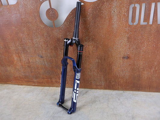 Federgabel von Rock Shox, ROCKSHOX SID SL ULTIMATE FLIGHT ATTENDANT 29" – 110 MM – 44 MM OFFSET – BOOST / SID BLUE CRUSH vor USEDBIKES - OB.DE Hintergrund