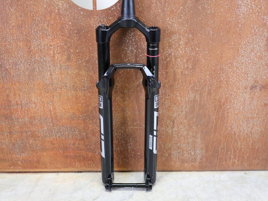 Federgabel von Rock Shox, ROCKSHOX – SID ULTIMATE / 29 / 110 MM / BOOST 15×110 / GLOSS BLACK / CHARGER RACE DAY vor USEDBIKES - OB.DE Hintergrund