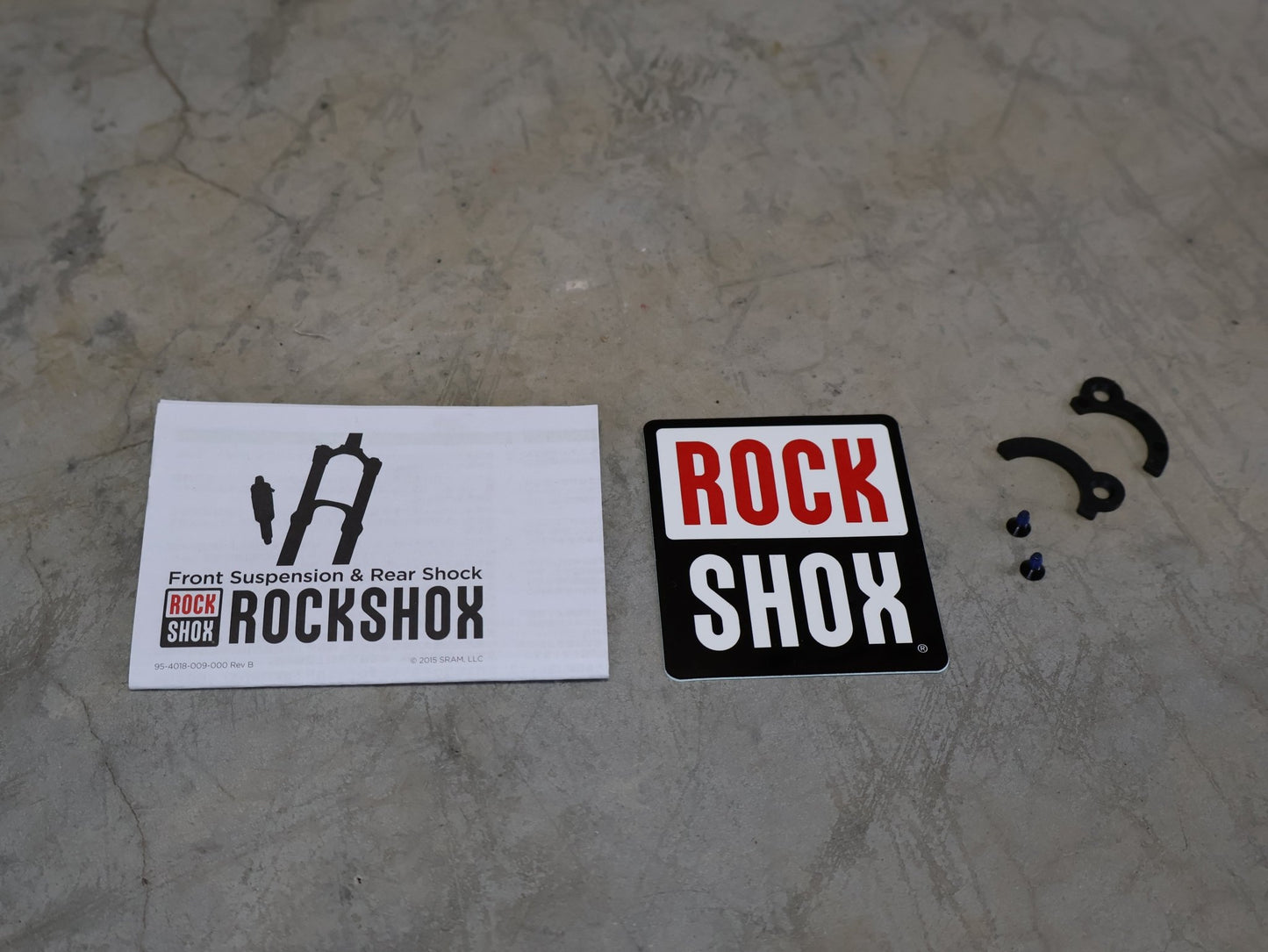 Federgabel von Rock Shox, ROCKSHOX – SID ULTIMATE 3P / 29 / 120 MM / BOOST 15×110 / BLUE CRUSH / RACE DAY 2 vor USEDBIKES - OB.DE Hintergrund