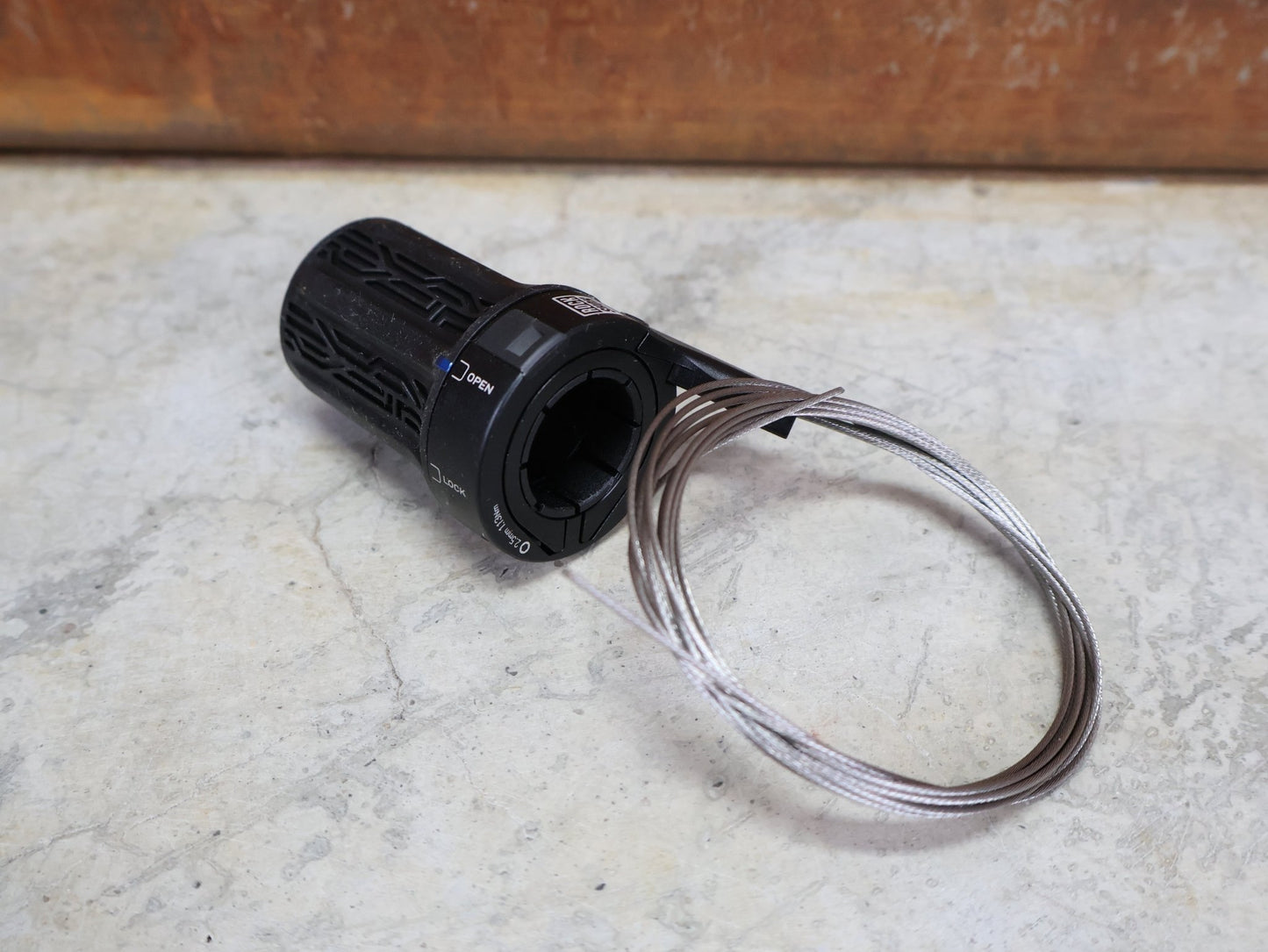 Zubehör von Sram, ROCKSHOX TWISTLOC ULTIMATE REMOTE – 2 - POSITION DREHGRIFF LINKS – 00.4318.079.000 vor USEDBIKES - OB.DE Hintergrund