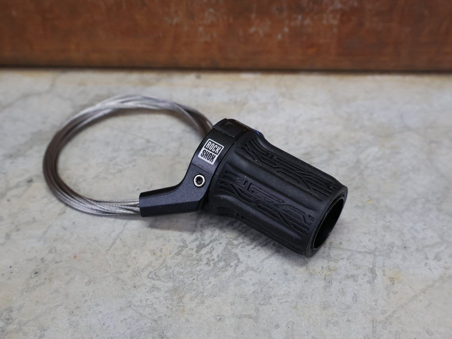 Zubehör von Sram, ROCKSHOX TWISTLOC ULTIMATE REMOTE – 2 - POSITION DREHGRIFF LINKS – 00.4318.079.000 vor USEDBIKES - OB.DE Hintergrund