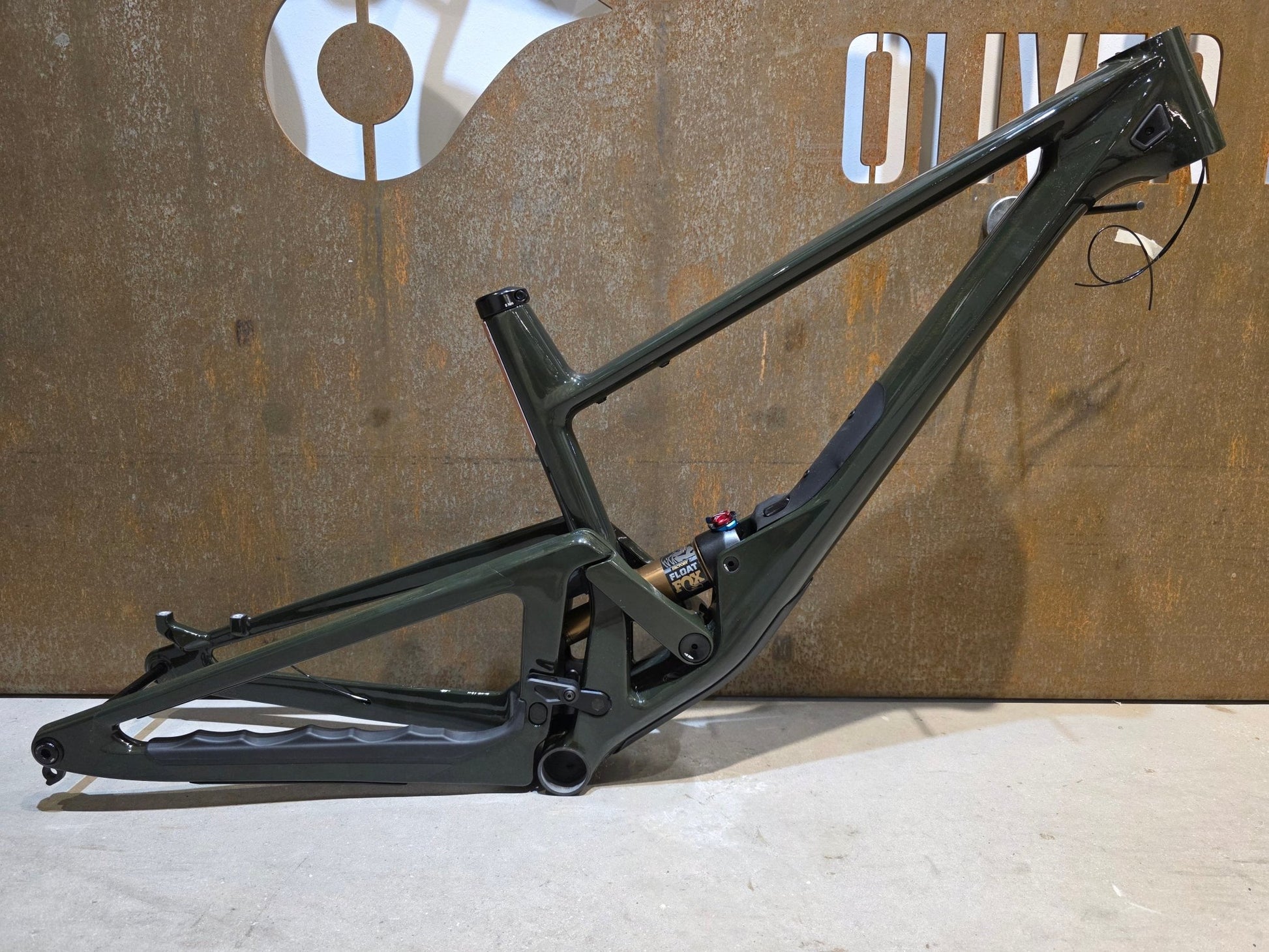 Mountainbikerahmen von Scor, SCOR 2030 CARBON / FOX FACTORY FRAME / M vor USEDBIKES - OB.DE Hintergrund