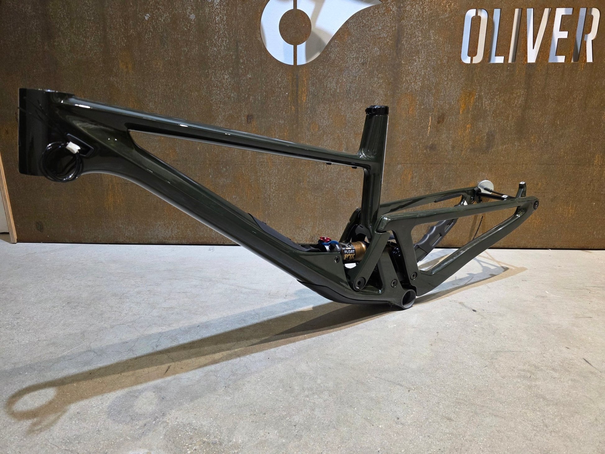 Mountainbikerahmen von Scor, SCOR 2030 CARBON / FOX FACTORY FRAME / M vor USEDBIKES - OB.DE Hintergrund