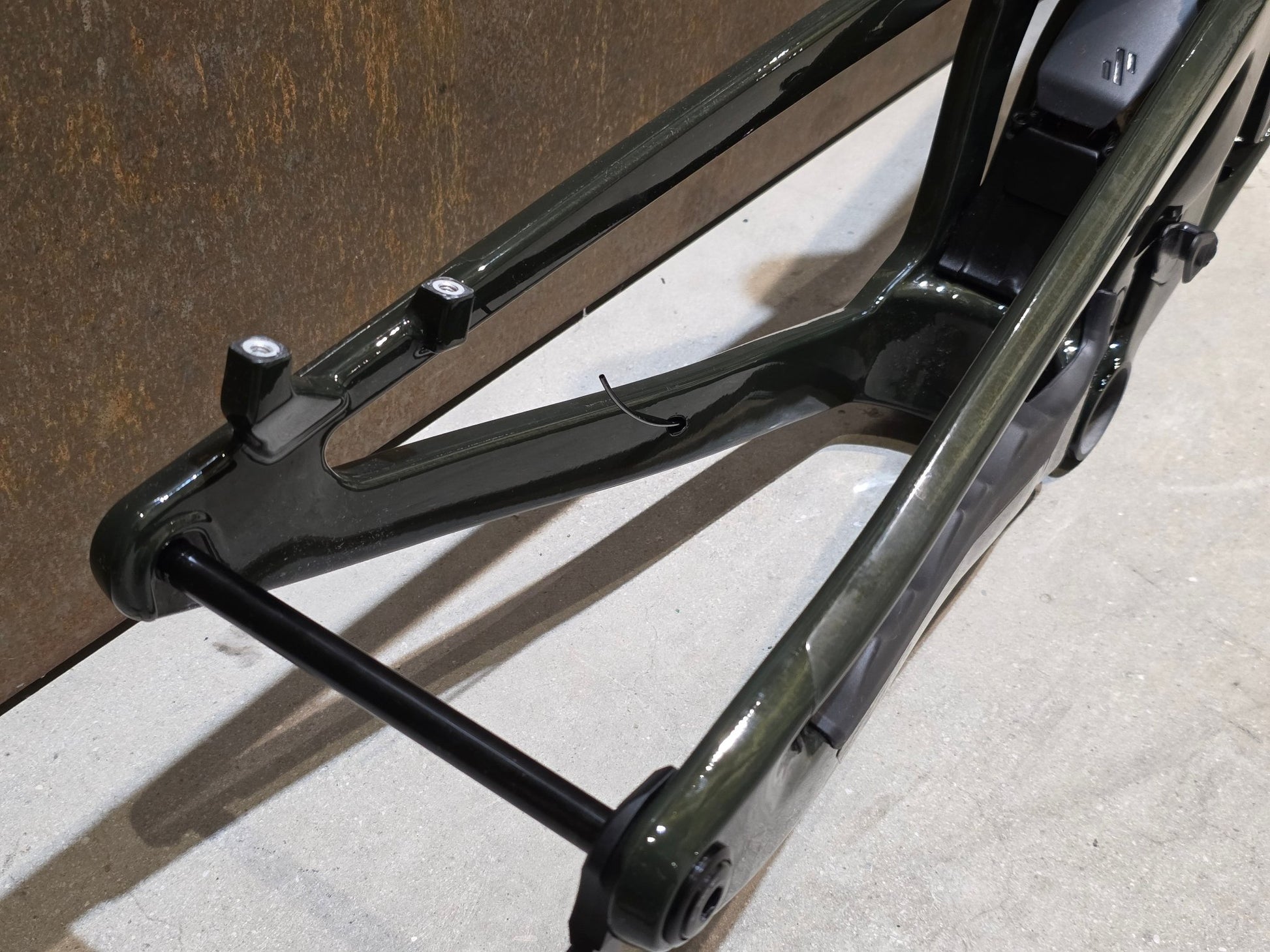 Mountainbikerahmen von Scor, SCOR 2030 CARBON / FOX FACTORY FRAME / M vor USEDBIKES - OB.DE Hintergrund