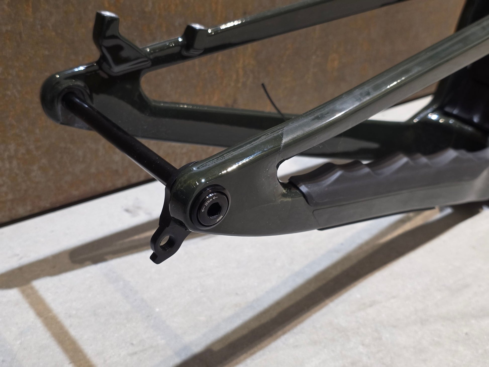 Mountainbikerahmen von Scor, SCOR 2030 CARBON / FOX FACTORY FRAME / M vor USEDBIKES - OB.DE Hintergrund