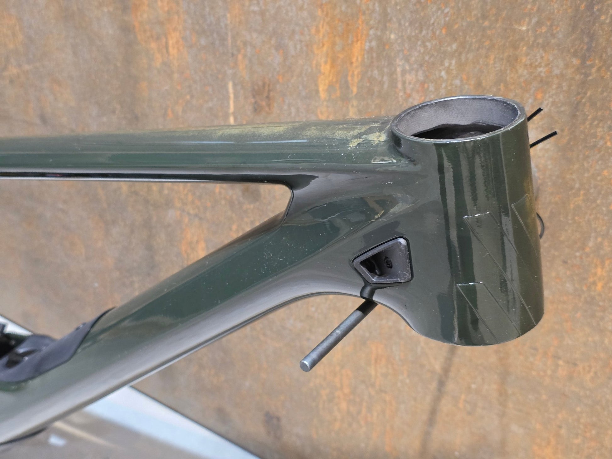 Mountainbikerahmen von Scor, SCOR 2030 CARBON / FOX FACTORY FRAME / M vor USEDBIKES - OB.DE Hintergrund