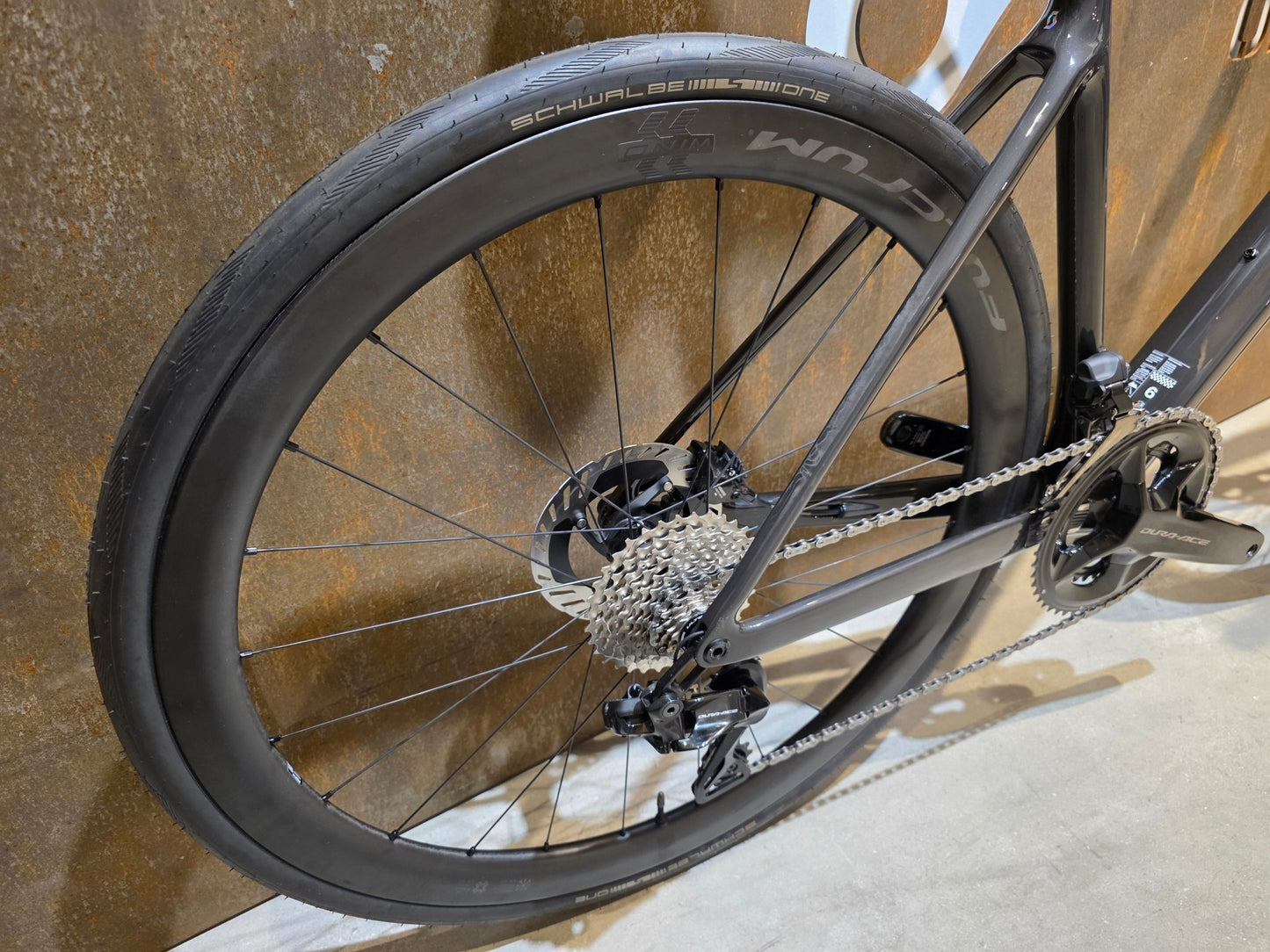 Rennrad von Scott, SCOTT ADDICT 10 / CARBON BLACK / M vor USEDBIKES - OB.DE Hintergrund