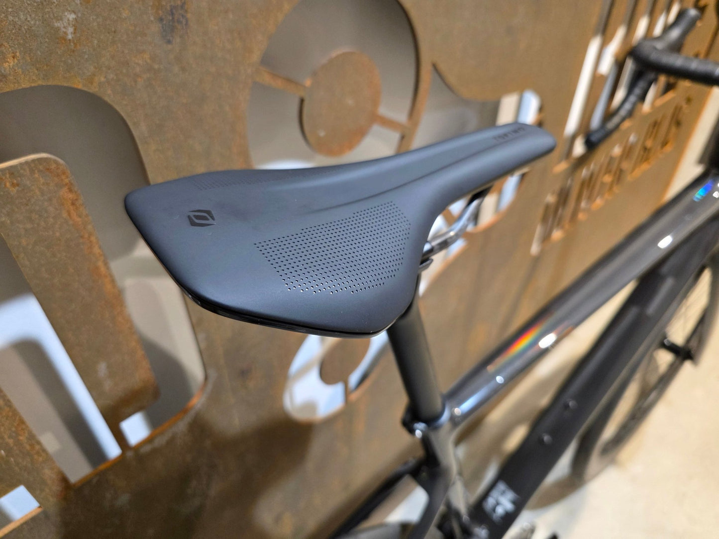 Rennrad von Scott, SCOTT ADDICT 10 / CARBON BLACK / M vor USEDBIKES - OB.DE Hintergrund