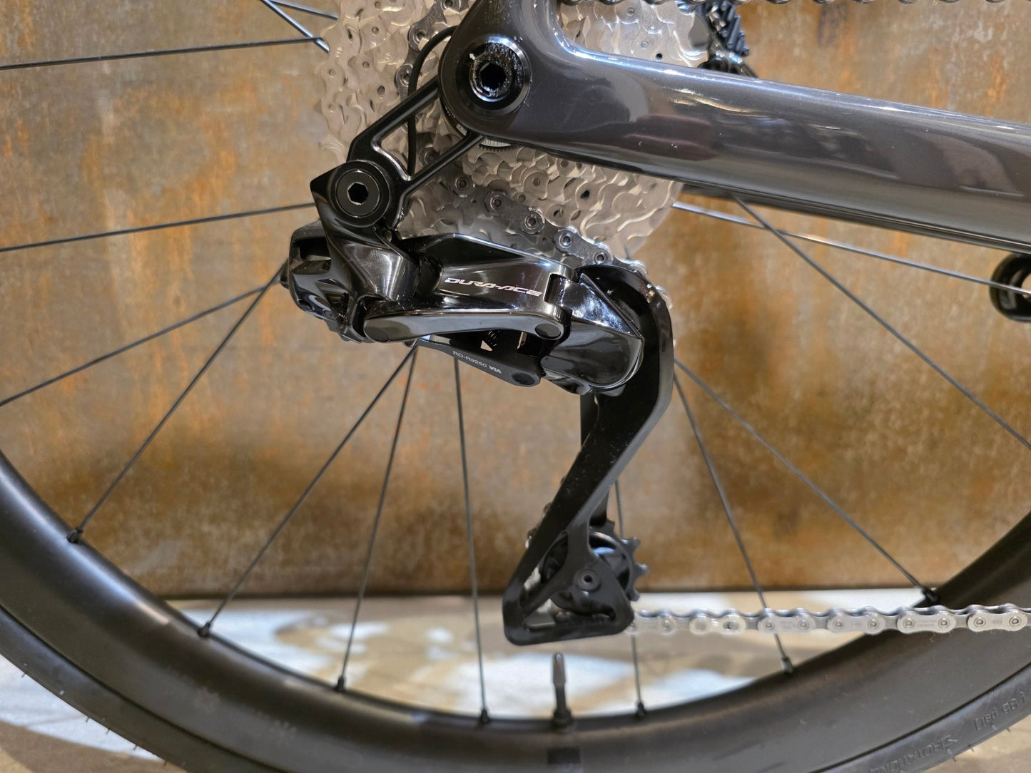 Rennrad von Scott, SCOTT ADDICT 10 / CARBON BLACK / M vor USEDBIKES - OB.DE Hintergrund