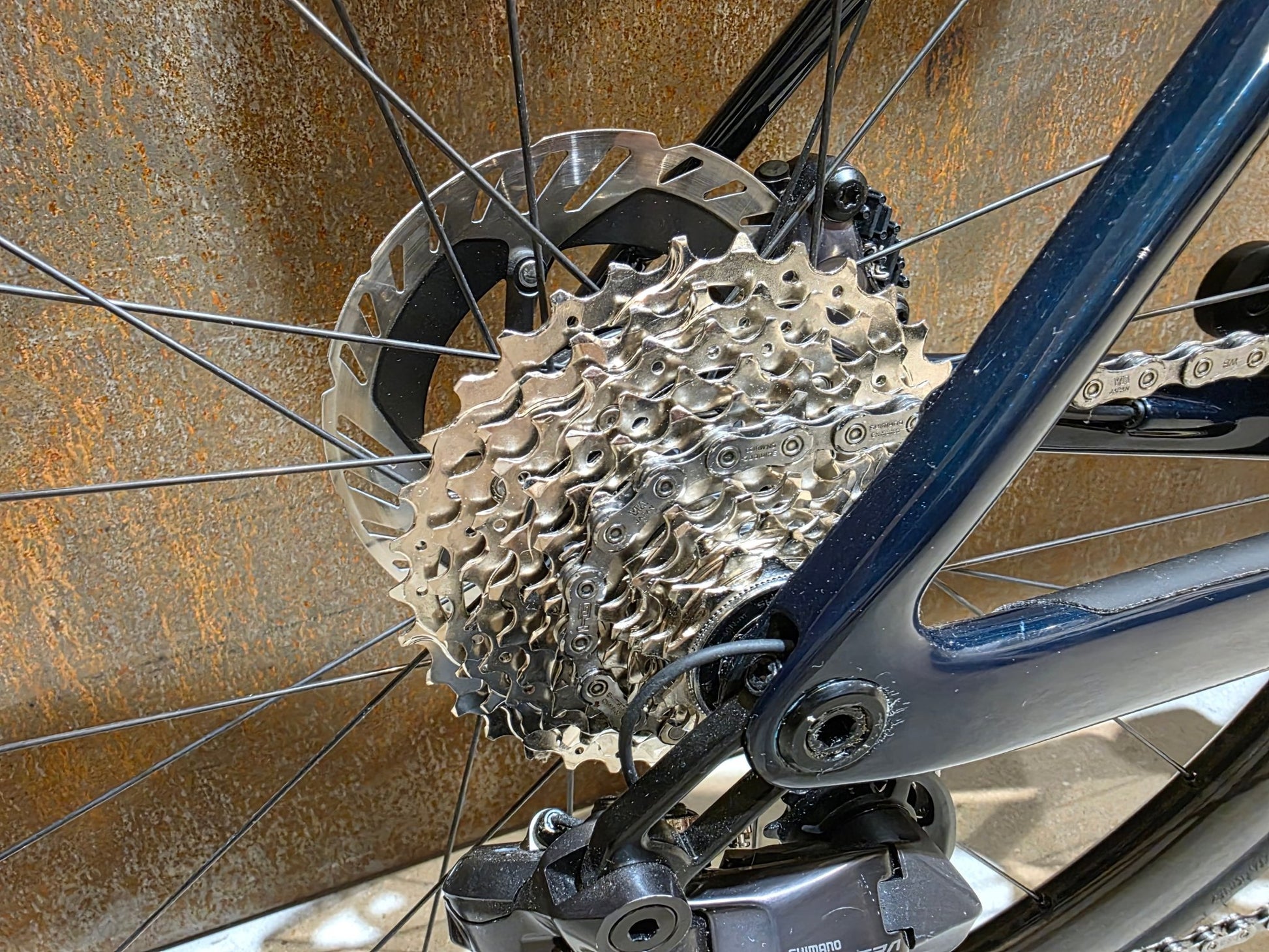 Rennrad von Scott, SCOTT ADDICT 20 / CARBON GREEN / M vor USEDBIKES - OB.DE Hintergrund