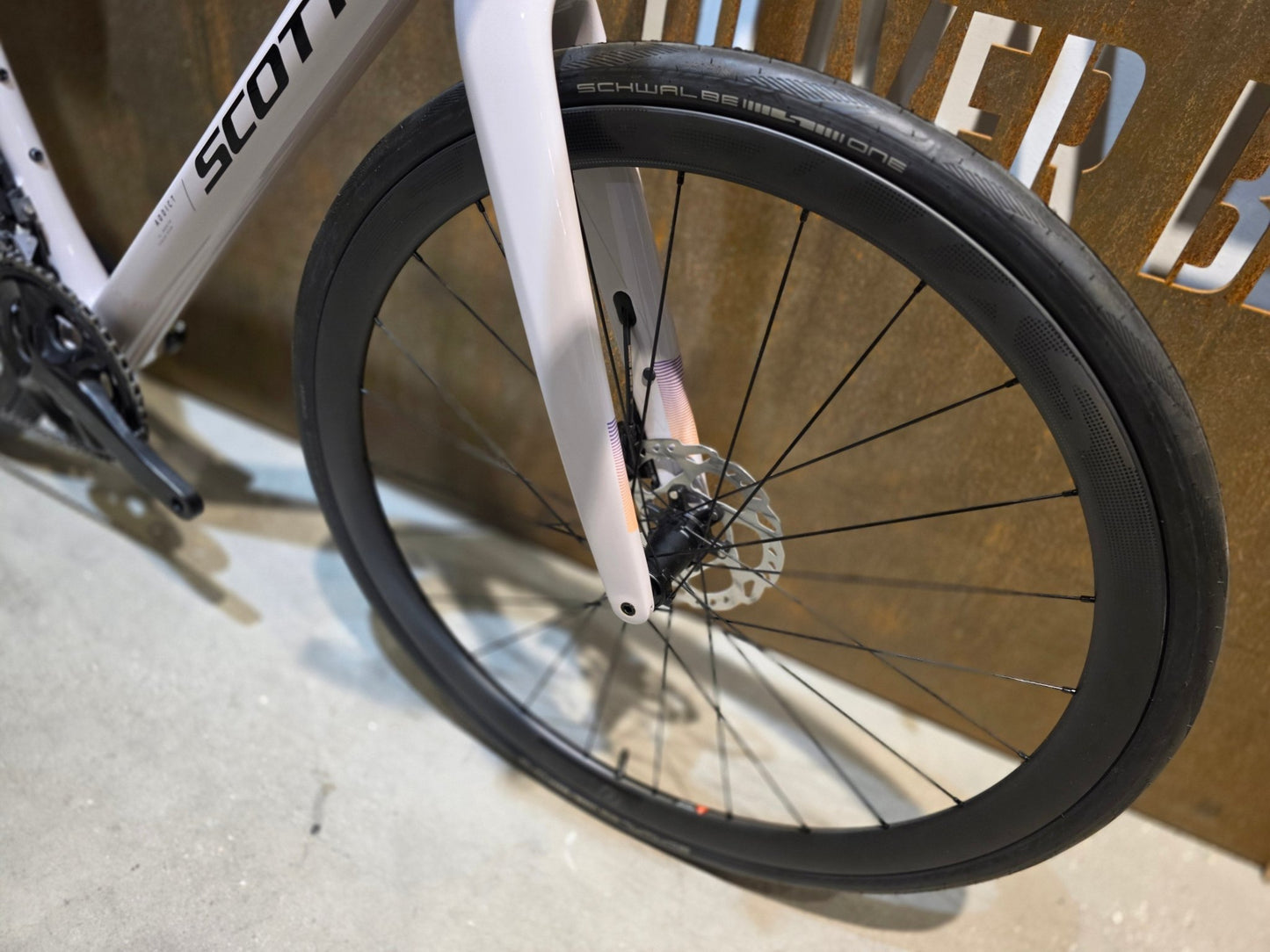 Rennrad von Scott, SCOTT ADDICT 30 / HUSHED PINK / M vor USEDBIKES - OB.DE Hintergrund