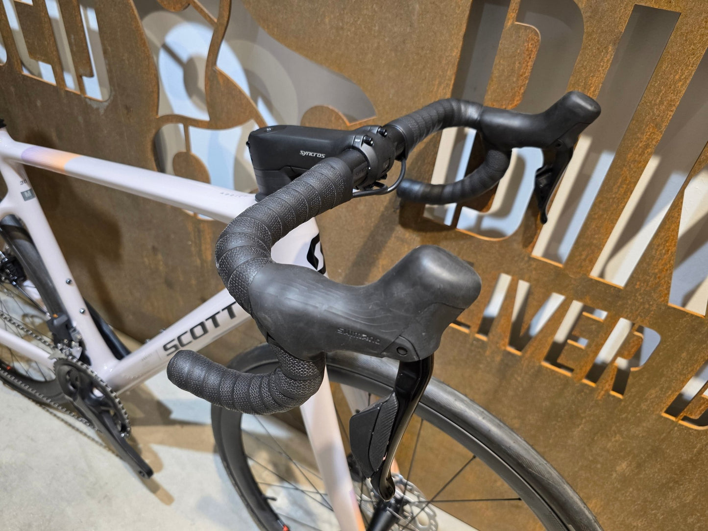 Rennrad von Scott, SCOTT ADDICT 30 / HUSHED PINK / M vor USEDBIKES - OB.DE Hintergrund