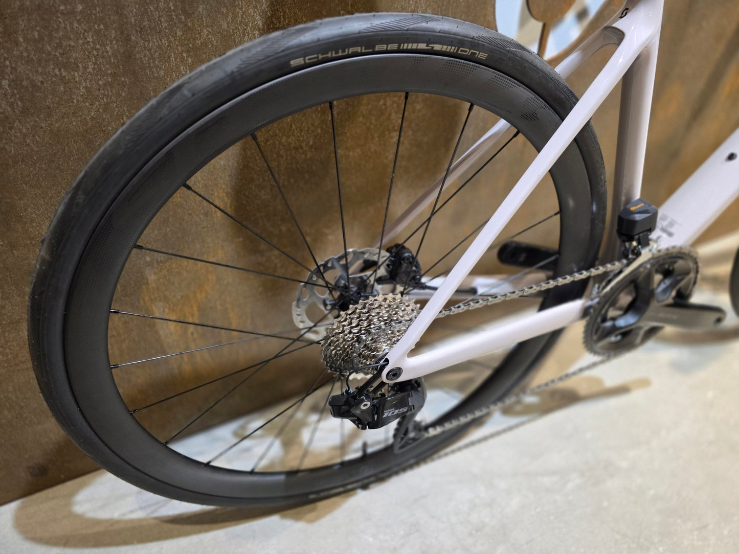 Rennrad von Scott, SCOTT ADDICT 30 / HUSHED PINK / M vor USEDBIKES - OB.DE Hintergrund