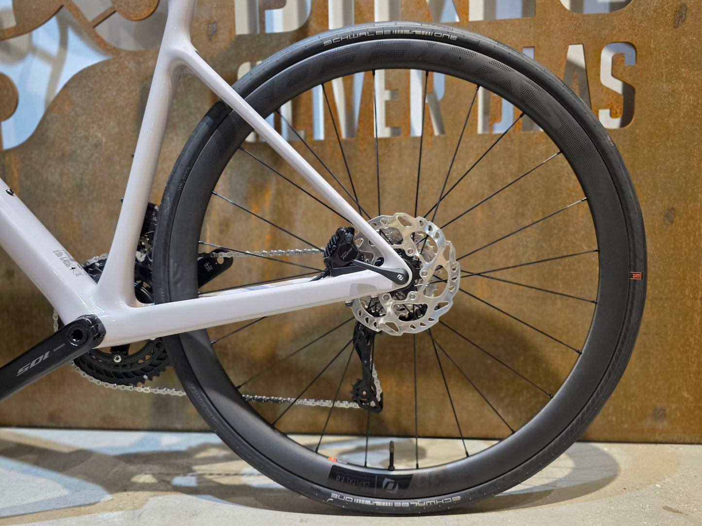 Rennrad von Scott, SCOTT ADDICT 30 / HUSHED PINK / M vor USEDBIKES - OB.DE Hintergrund