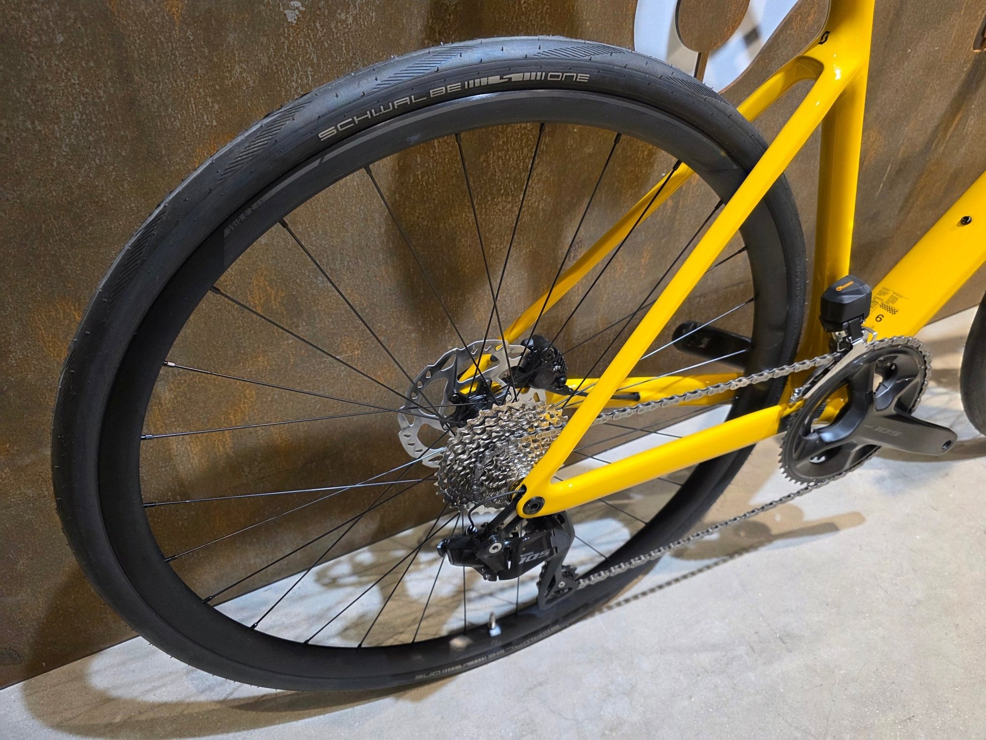 Rennrad von Scott, SCOTT ADDICT 40 / BAHAMA YELLOW / M vor USEDBIKES - OB.DE Hintergrund