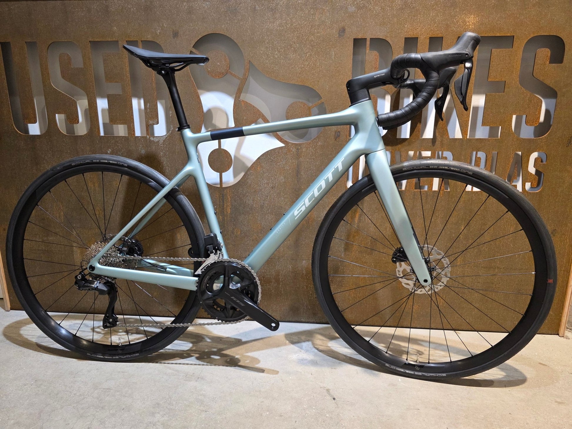 Rennrad von Scott, SCOTT ADDICT 40 / ICEBERG GREEN / M vor USEDBIKES - OB.DE Hintergrund