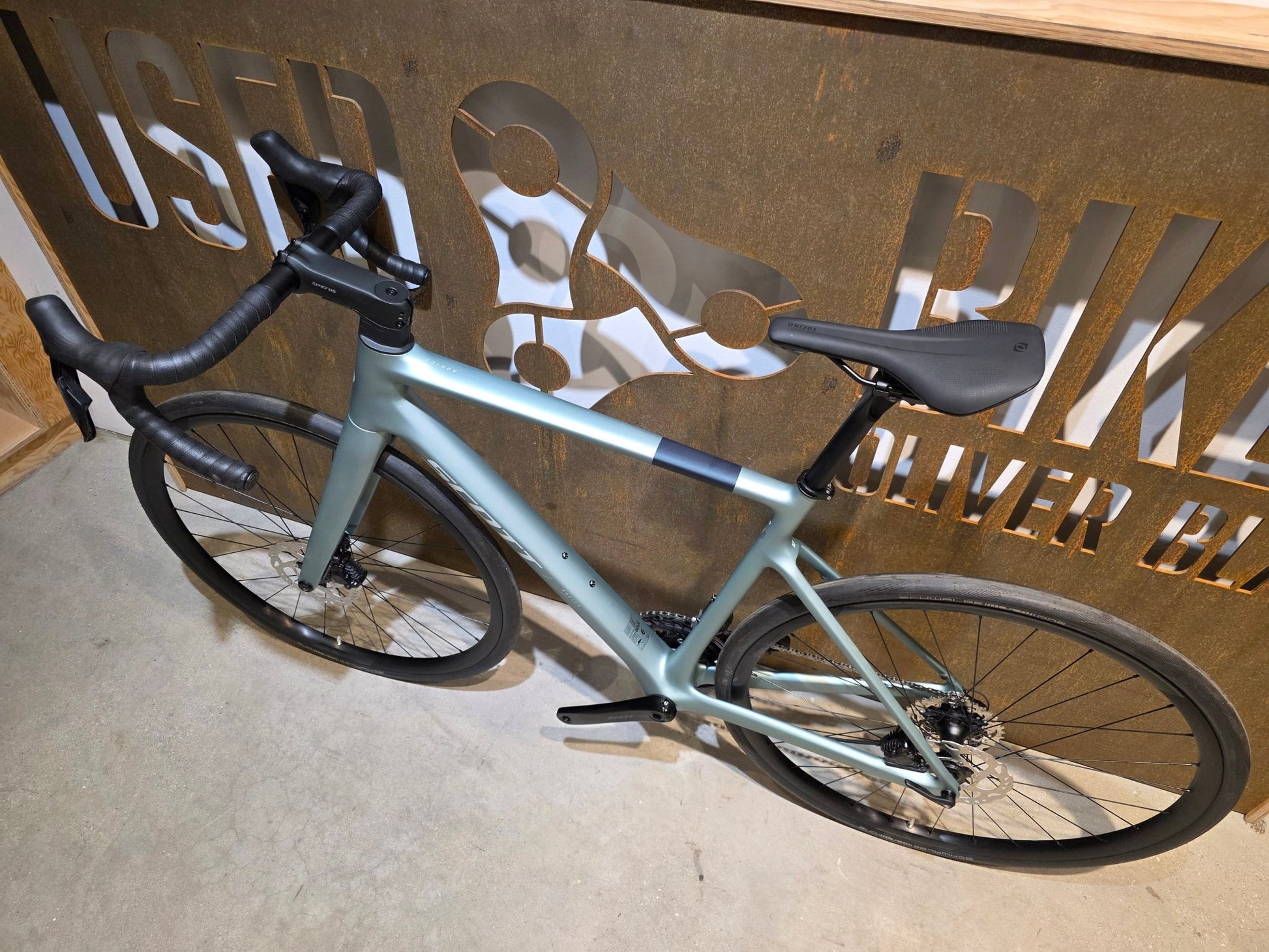 Rennrad von Scott, SCOTT ADDICT 40 / ICEBERG GREEN / M vor USEDBIKES - OB.DE Hintergrund