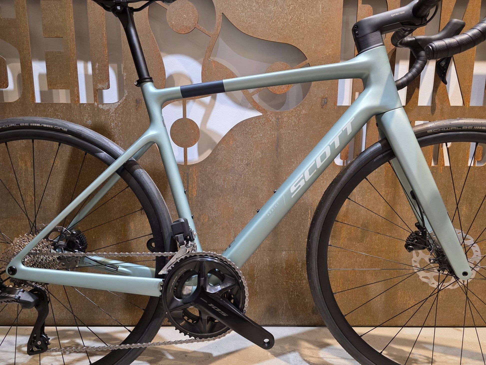 Rennrad von Scott, SCOTT ADDICT 40 / ICEBERG GREEN / M vor USEDBIKES - OB.DE Hintergrund