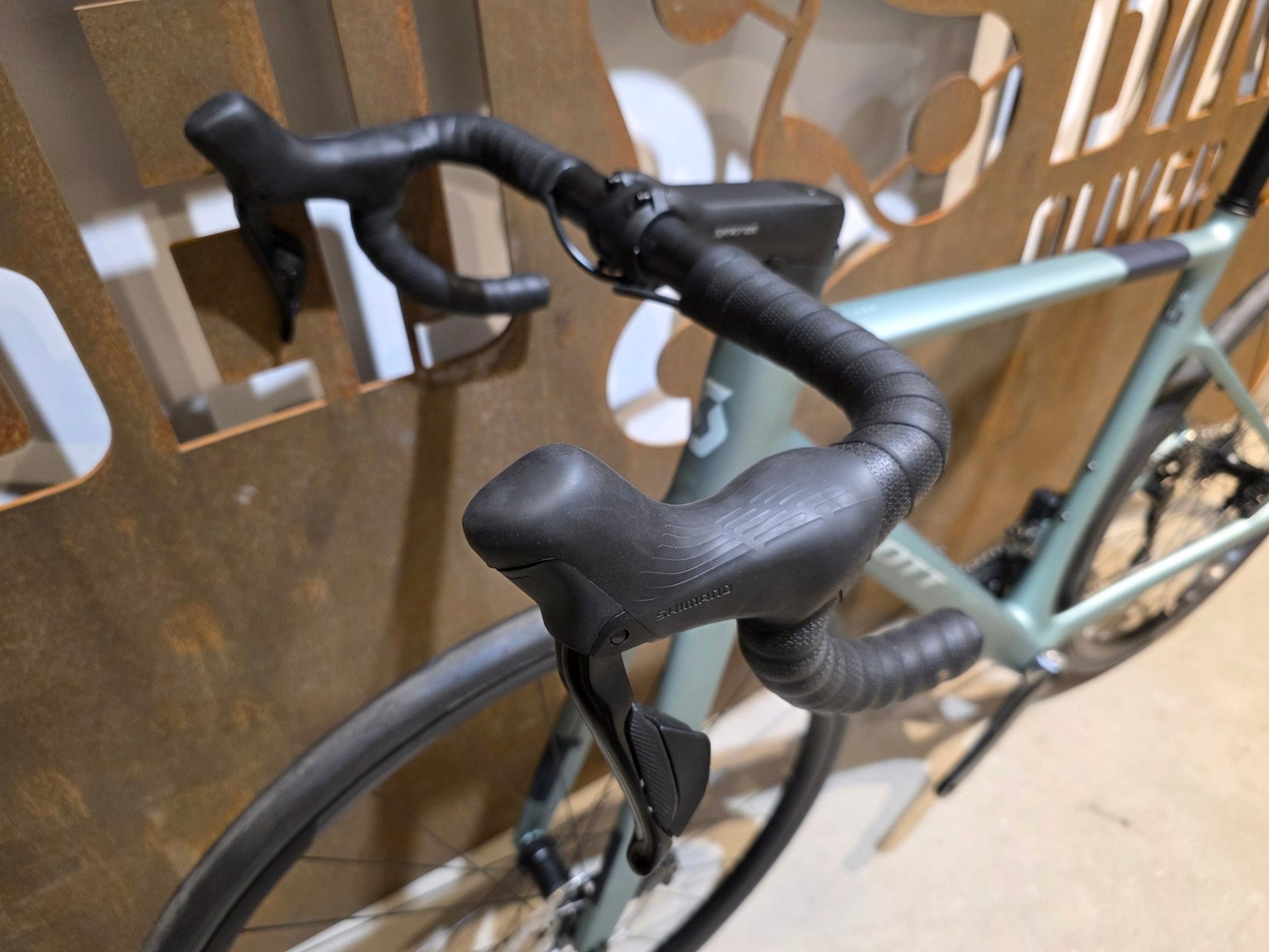 Rennrad von Scott, SCOTT ADDICT 40 / ICEBERG GREEN / M vor USEDBIKES - OB.DE Hintergrund