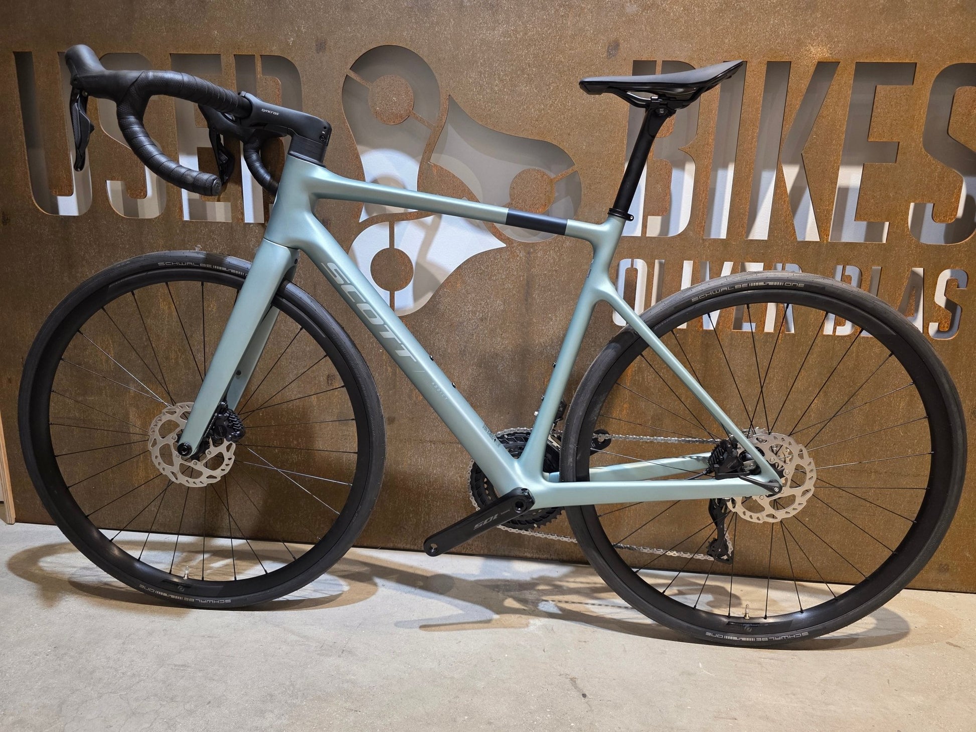 Rennrad von Scott, SCOTT ADDICT 40 / ICEBERG GREEN / M vor USEDBIKES - OB.DE Hintergrund