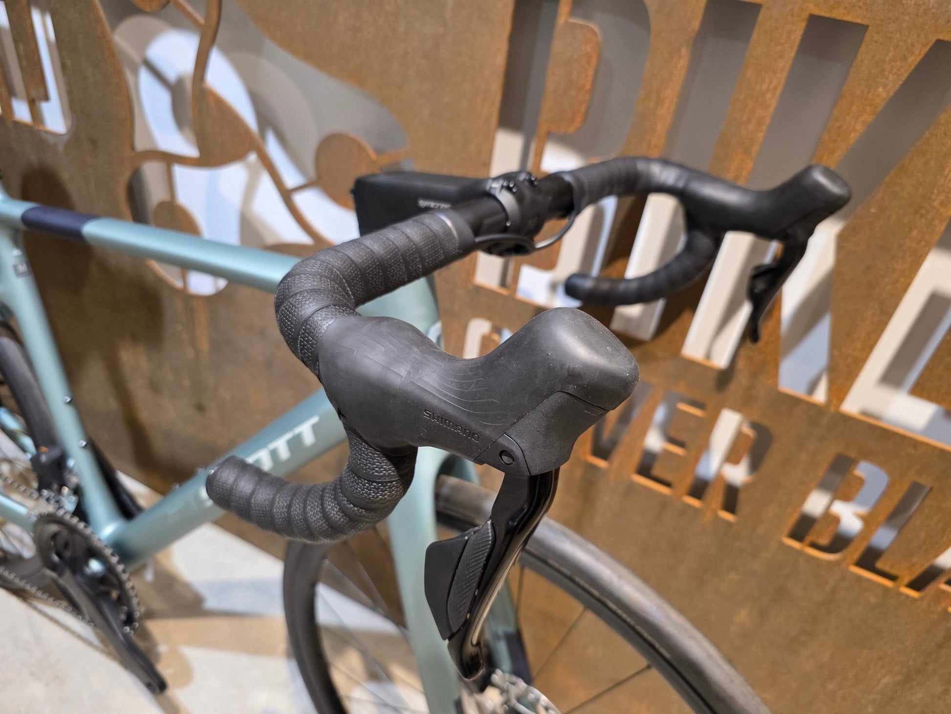 Rennrad von Scott, SCOTT ADDICT 40 / ICEBERG GREEN / M vor USEDBIKES - OB.DE Hintergrund