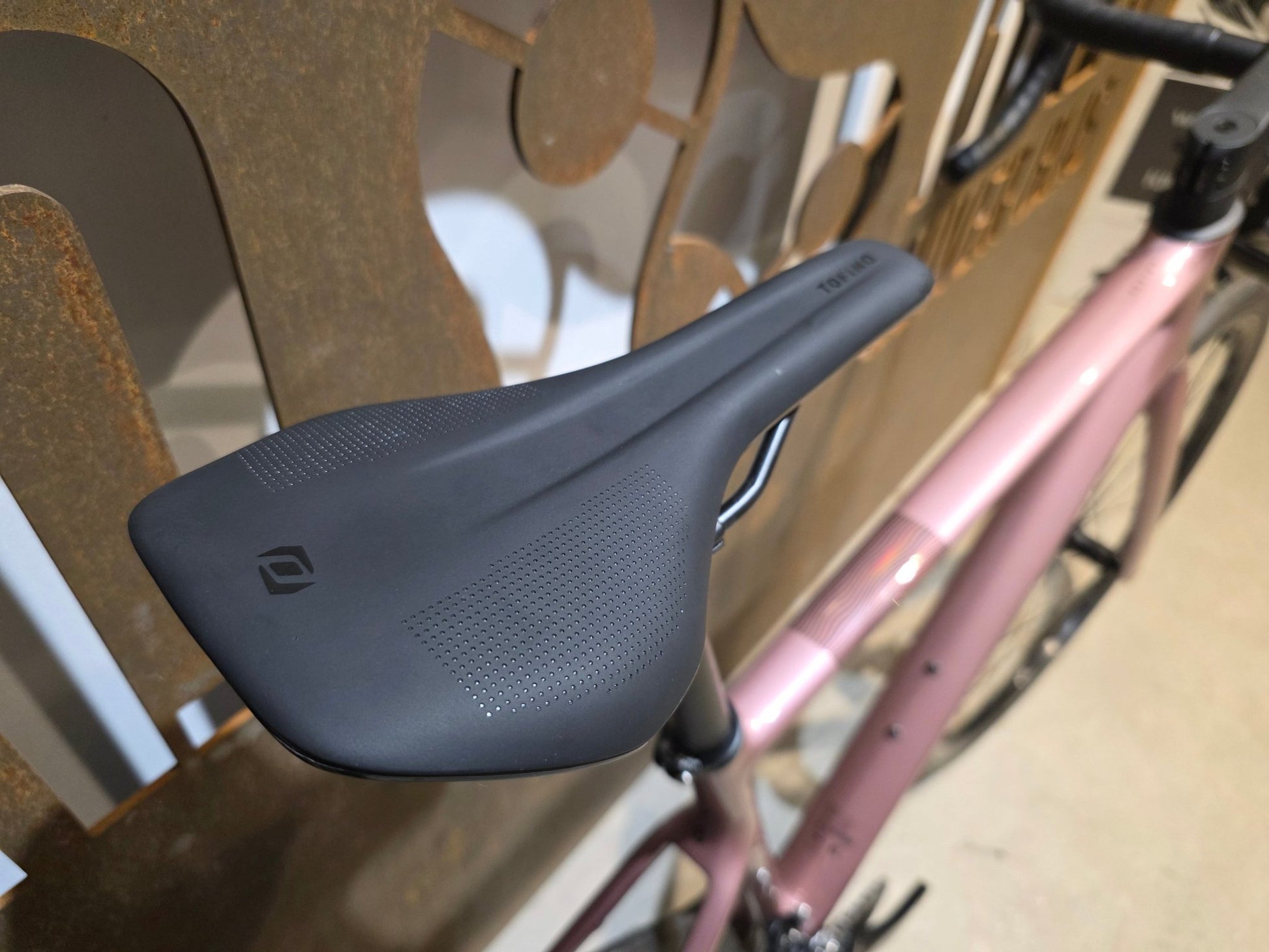 Rennrad von Scott, SCOTT ADDICT 50 / ASH PINK / M vor USEDBIKES - OB.DE Hintergrund