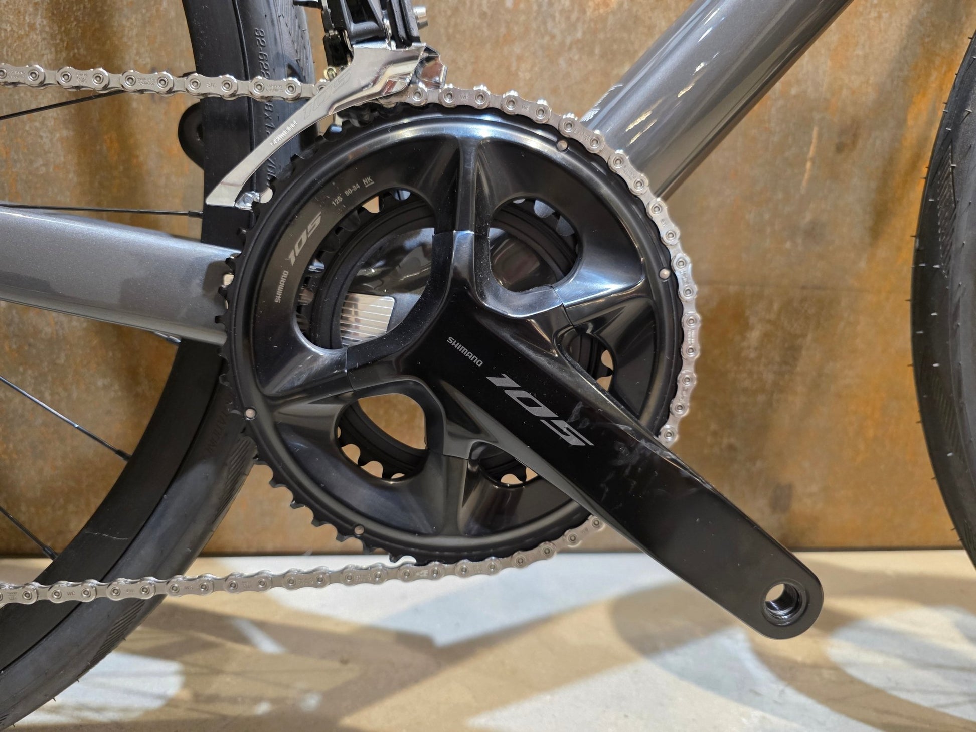 Rennrad von Scott, SCOTT ADDICT 50 / SLATE GREY / M vor USEDBIKES - OB.DE Hintergrund