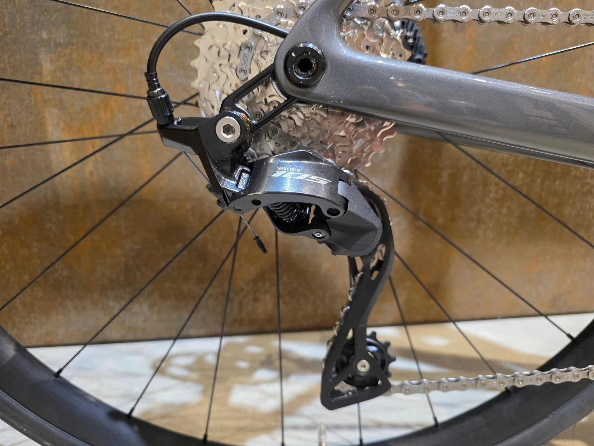 Rennrad von Scott, SCOTT ADDICT 50 / SLATE GREY / M vor USEDBIKES - OB.DE Hintergrund