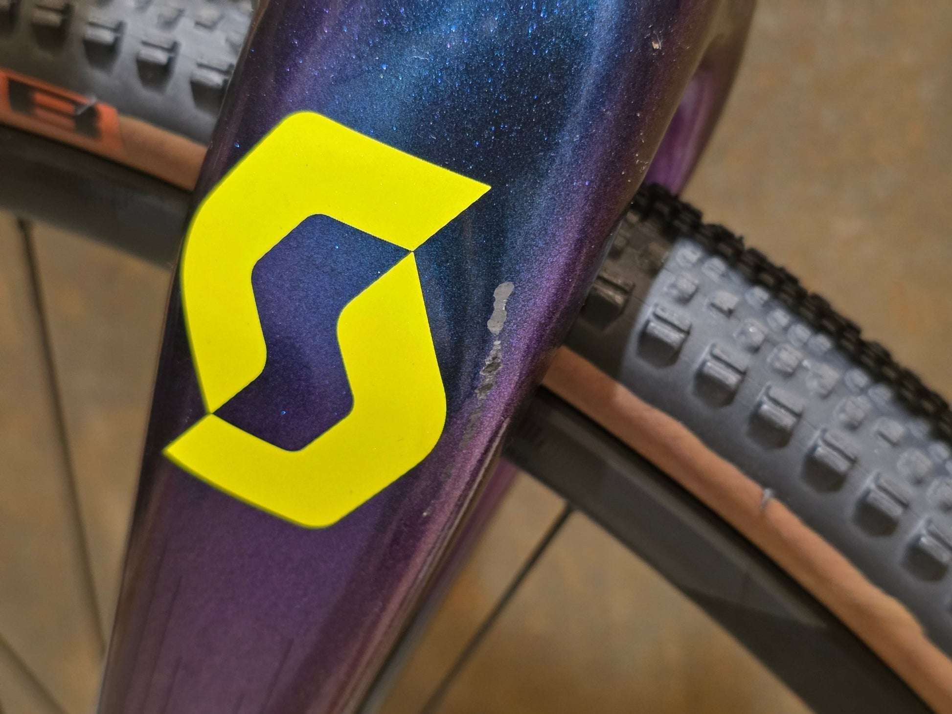 Gravel/Cyclocross von Scott, SCOTT ADDICT CX RC / GRAVEL / L vor USEDBIKES - OB.DE Hintergrund