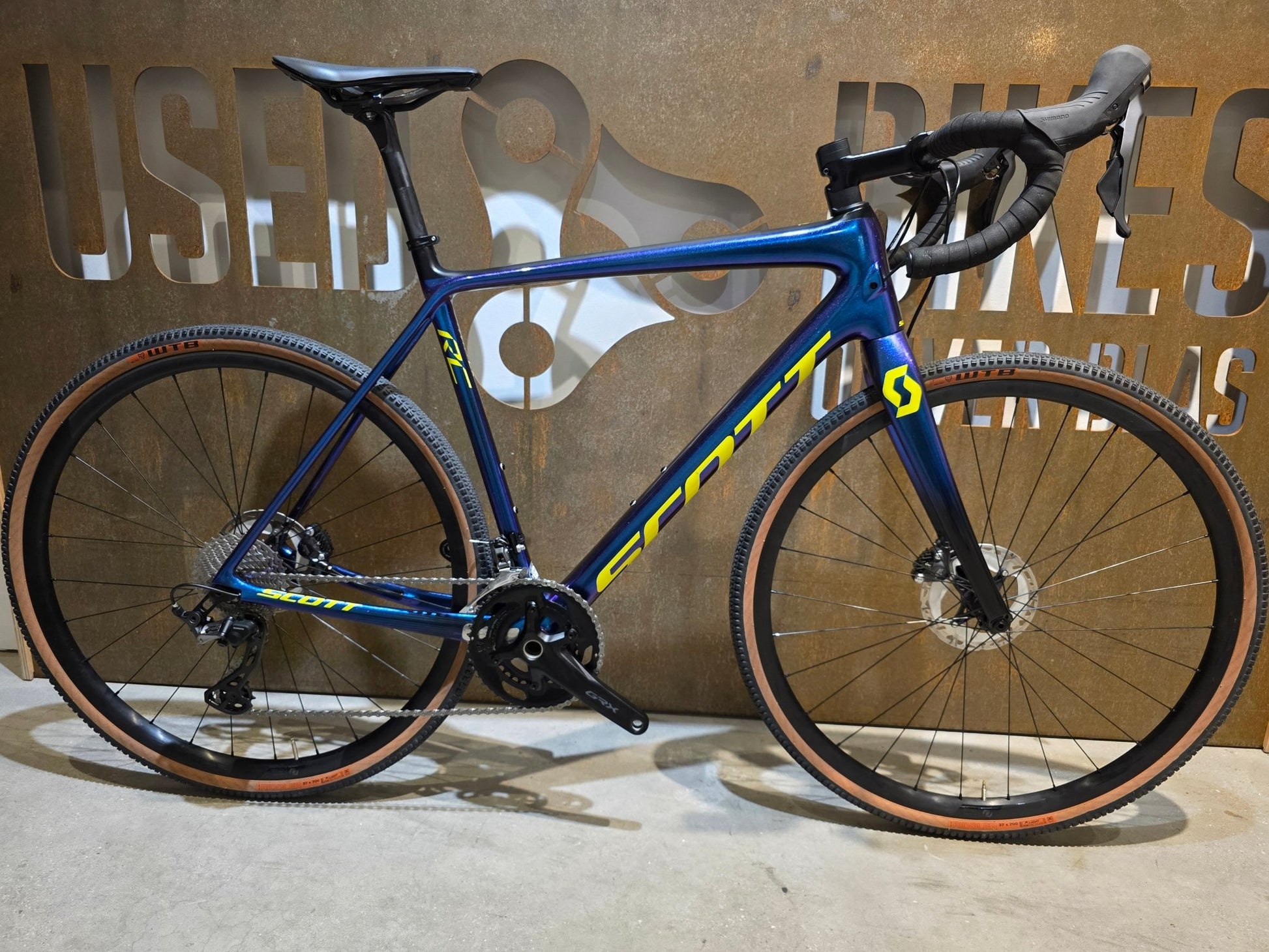 Gravel/Cyclocross von Scott, SCOTT ADDICT CX RC / GRAVEL / L vor USEDBIKES - OB.DE Hintergrund