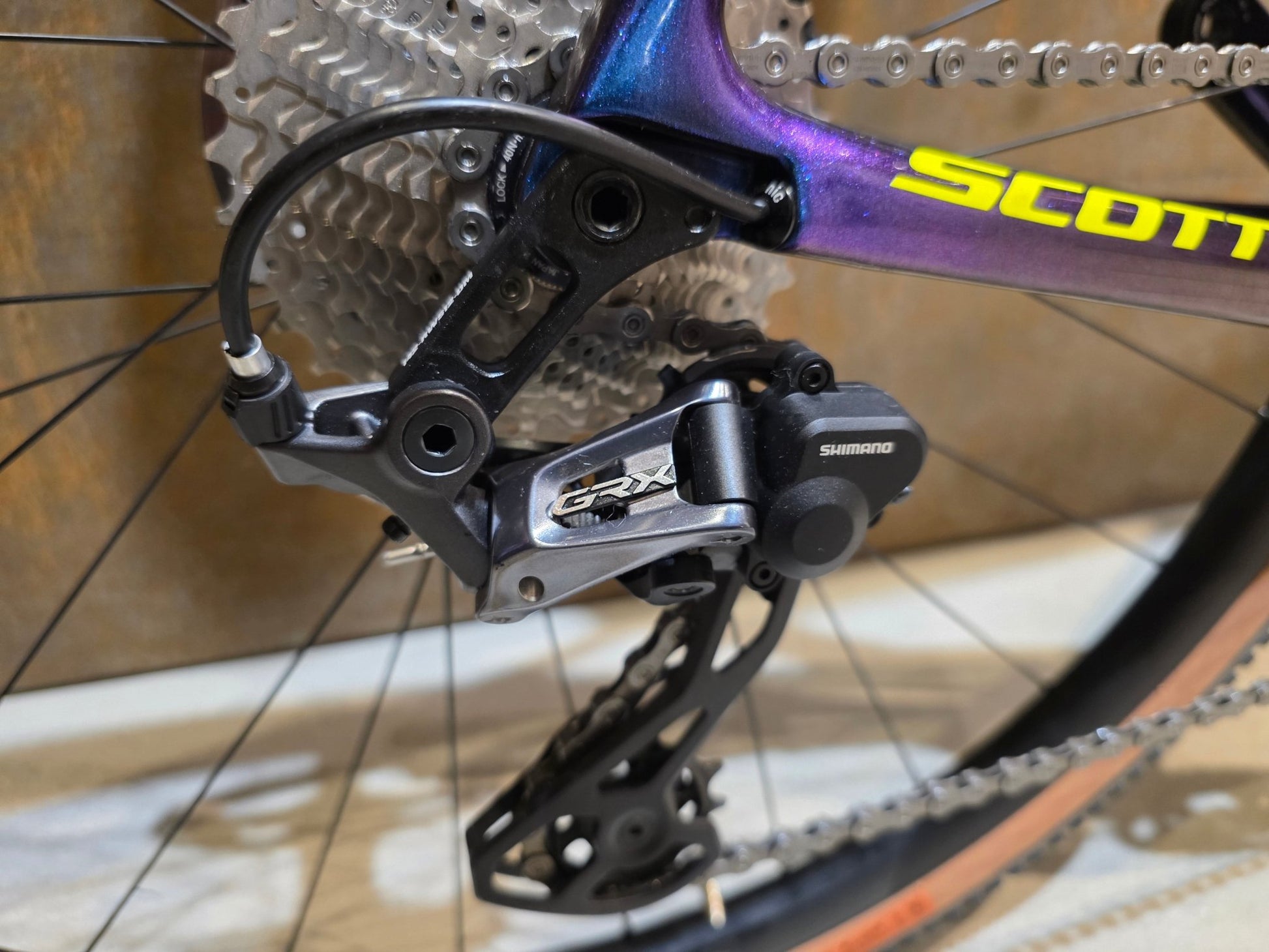 Gravel/Cyclocross von Scott, SCOTT ADDICT CX RC / GRAVEL / L vor USEDBIKES - OB.DE Hintergrund