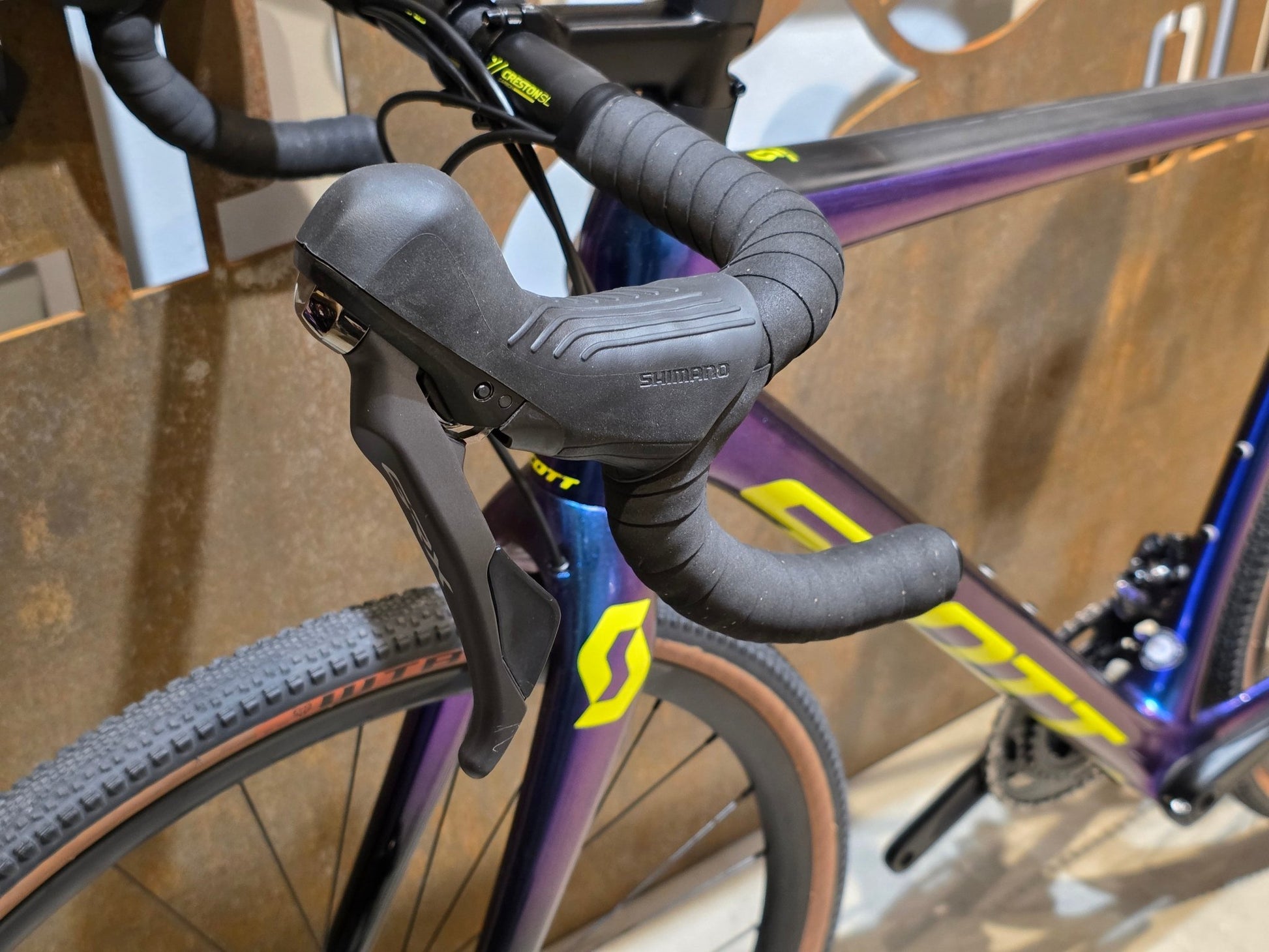 Gravel/Cyclocross von Scott, SCOTT ADDICT CX RC / GRAVEL / L vor USEDBIKES - OB.DE Hintergrund