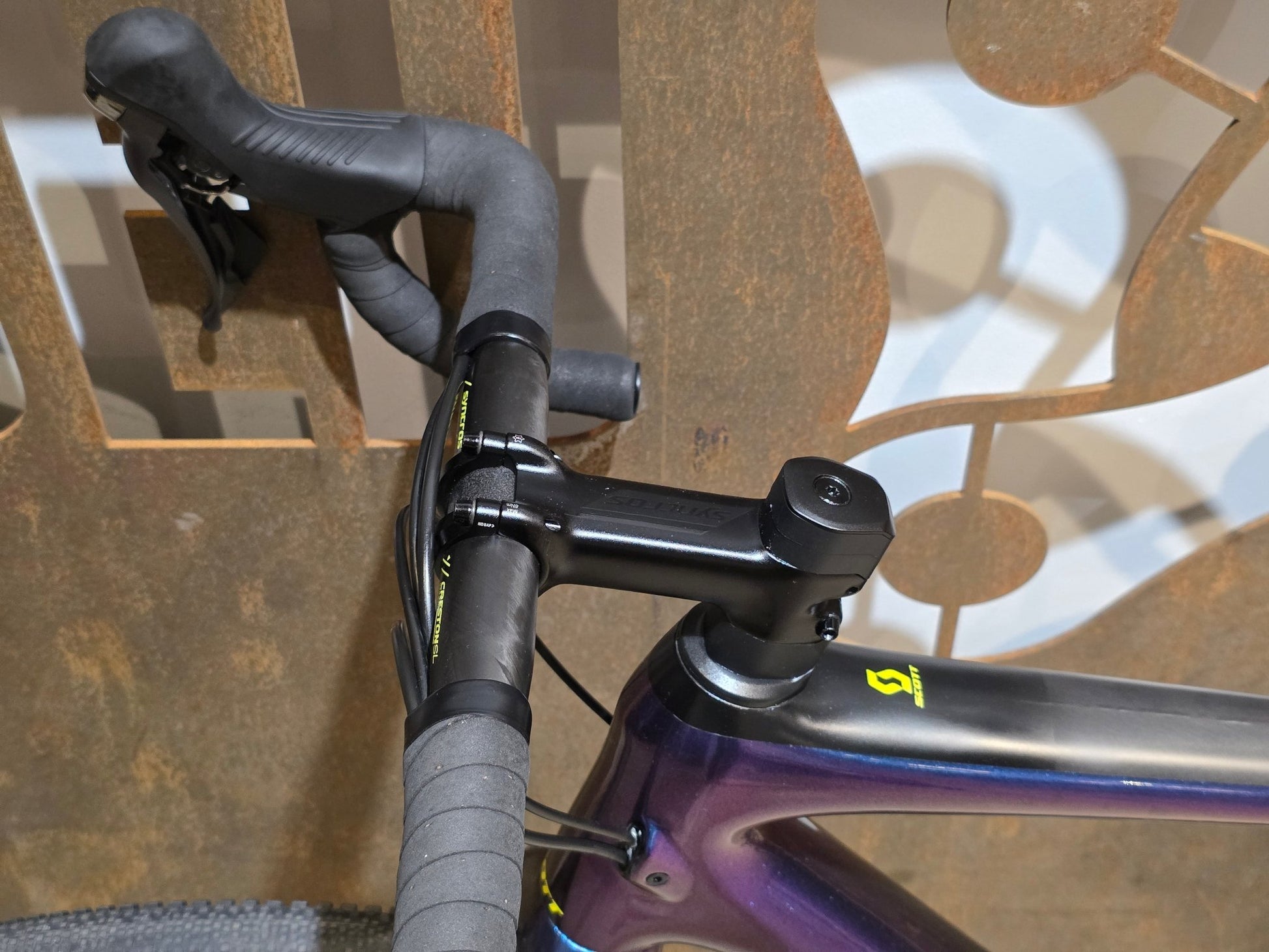 Gravel/Cyclocross von Scott, SCOTT ADDICT CX RC / GRAVEL / L vor USEDBIKES - OB.DE Hintergrund