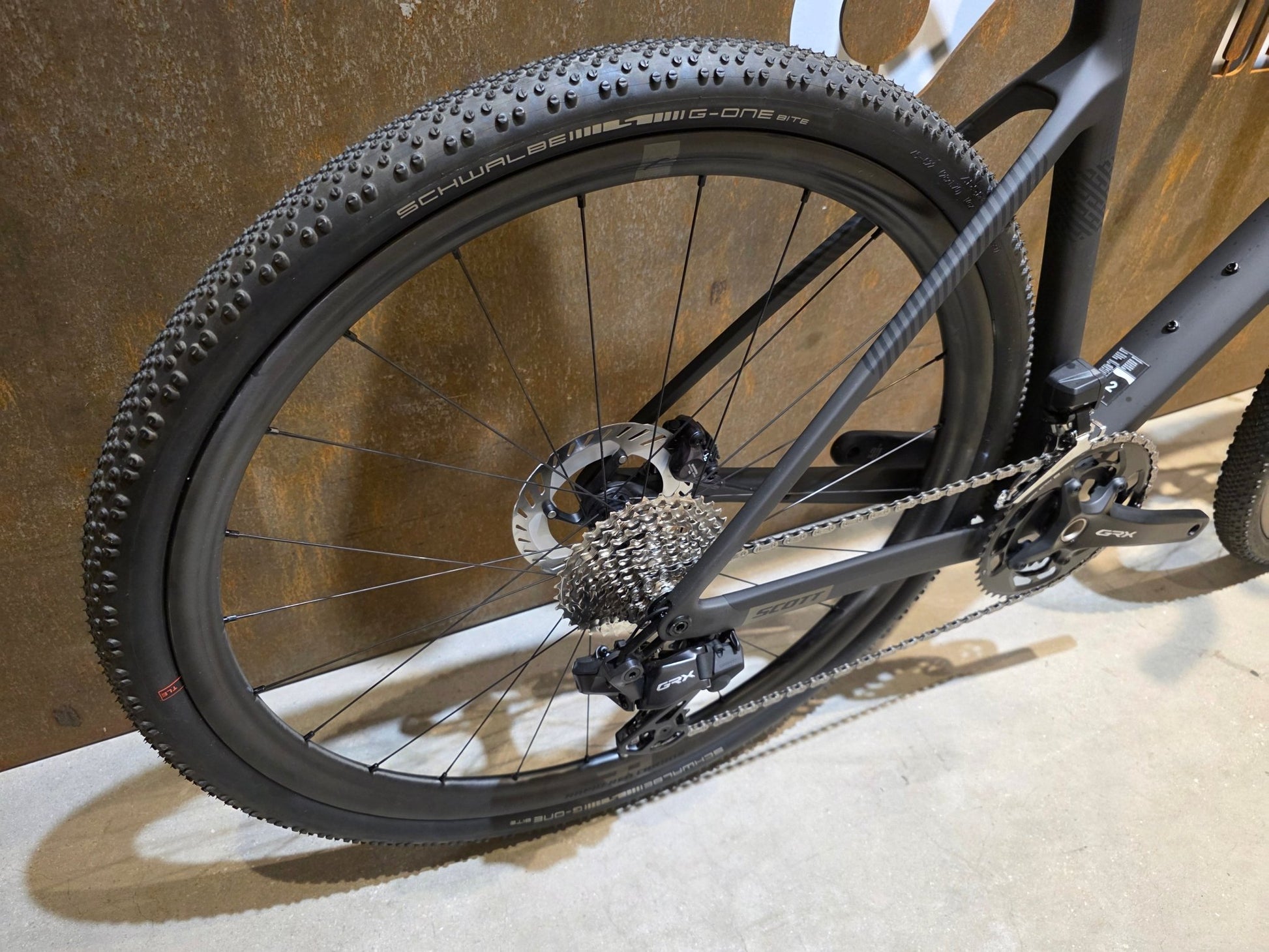 Gravel/Cyclocross von Scott, SCOTT ADDICT GRAVEL 10 / CARBON BLACK / M vor USEDBIKES - OB.DE Hintergrund