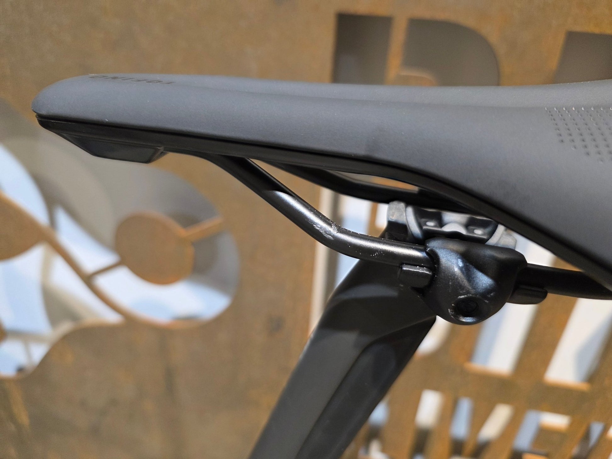 Gravel/Cyclocross von Scott, SCOTT ADDICT GRAVEL 10 / CARBON BLACK / M vor USEDBIKES - OB.DE Hintergrund