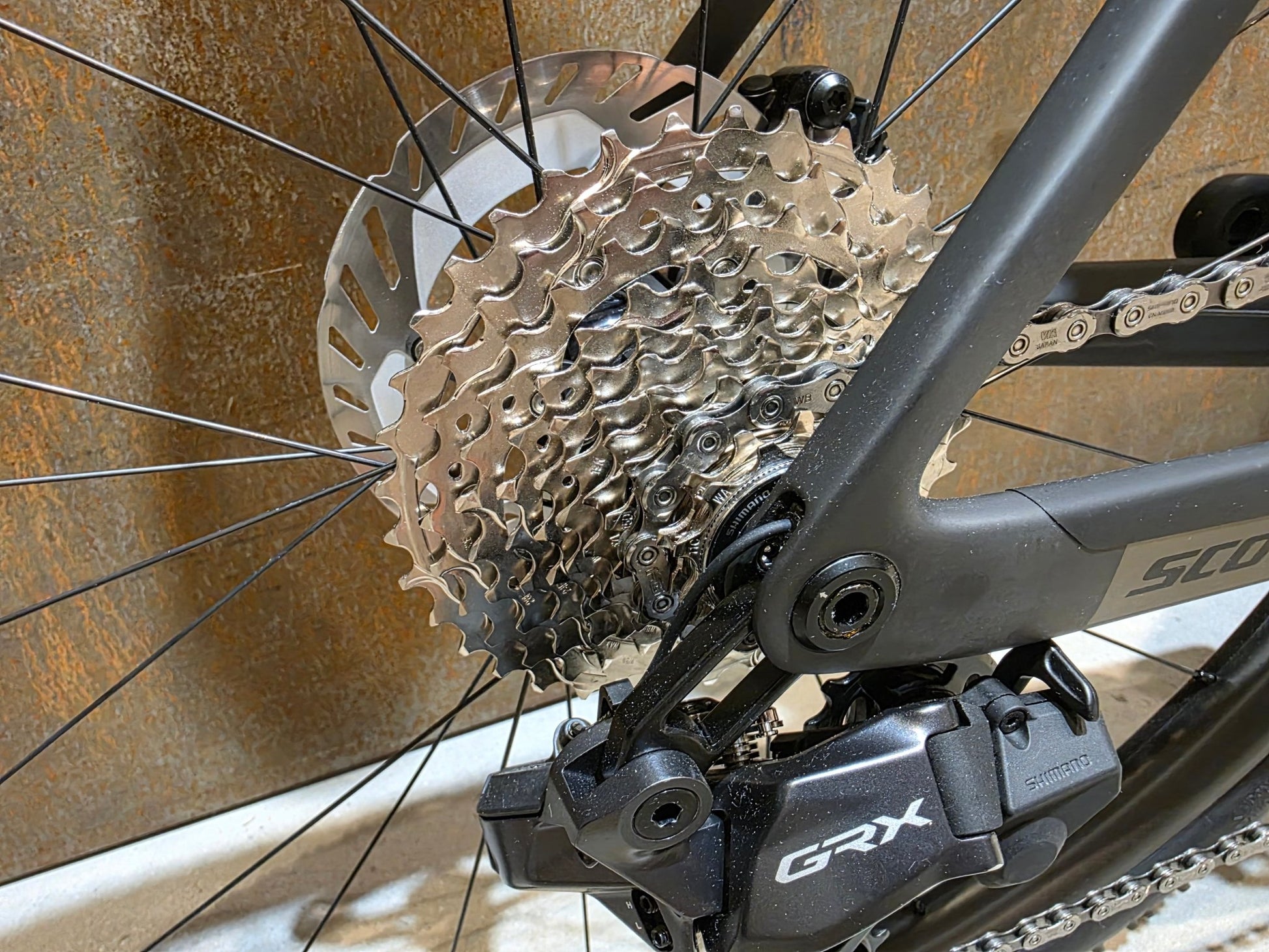 Gravel/Cyclocross von Scott, SCOTT ADDICT GRAVEL 10 / CARBON BLACK / M vor USEDBIKES - OB.DE Hintergrund