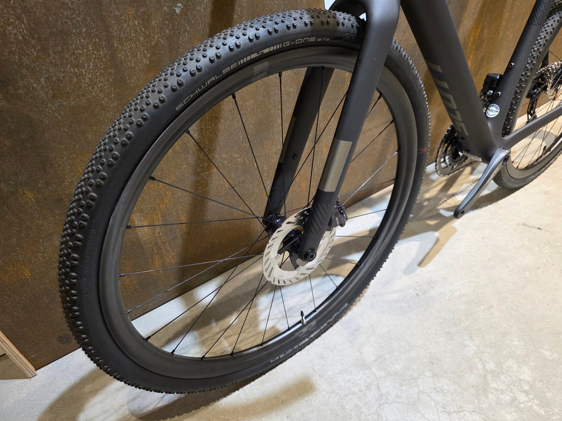 Gravel/Cyclocross von Scott, SCOTT ADDICT GRAVEL 10 / CARBON BLACK / M vor USEDBIKES - OB.DE Hintergrund