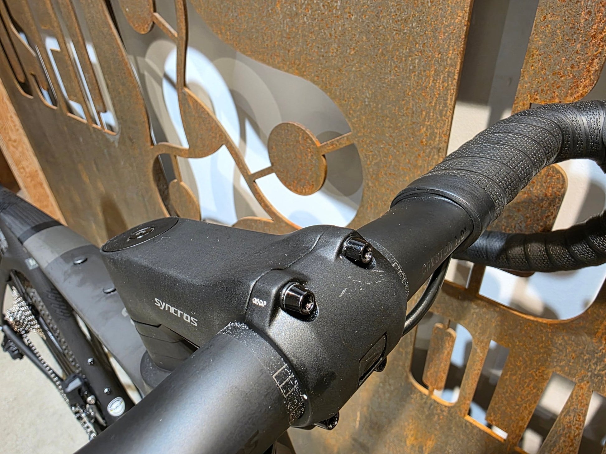 Gravel/Cyclocross von Scott, SCOTT ADDICT GRAVEL 10 / CARBON BLACK / M vor USEDBIKES - OB.DE Hintergrund