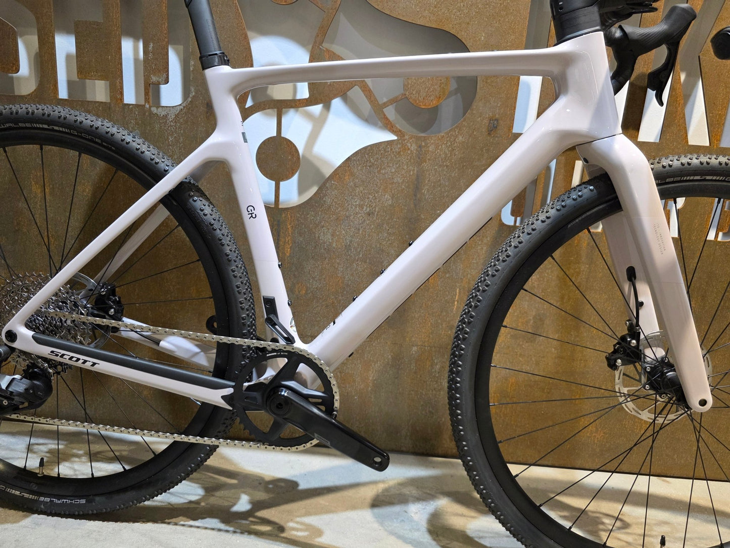 Gravel/Cyclocross von Scott, SCOTT ADDICT GRAVEL 30 / HUSHED PINK / M vor USEDBIKES - OB.DE Hintergrund